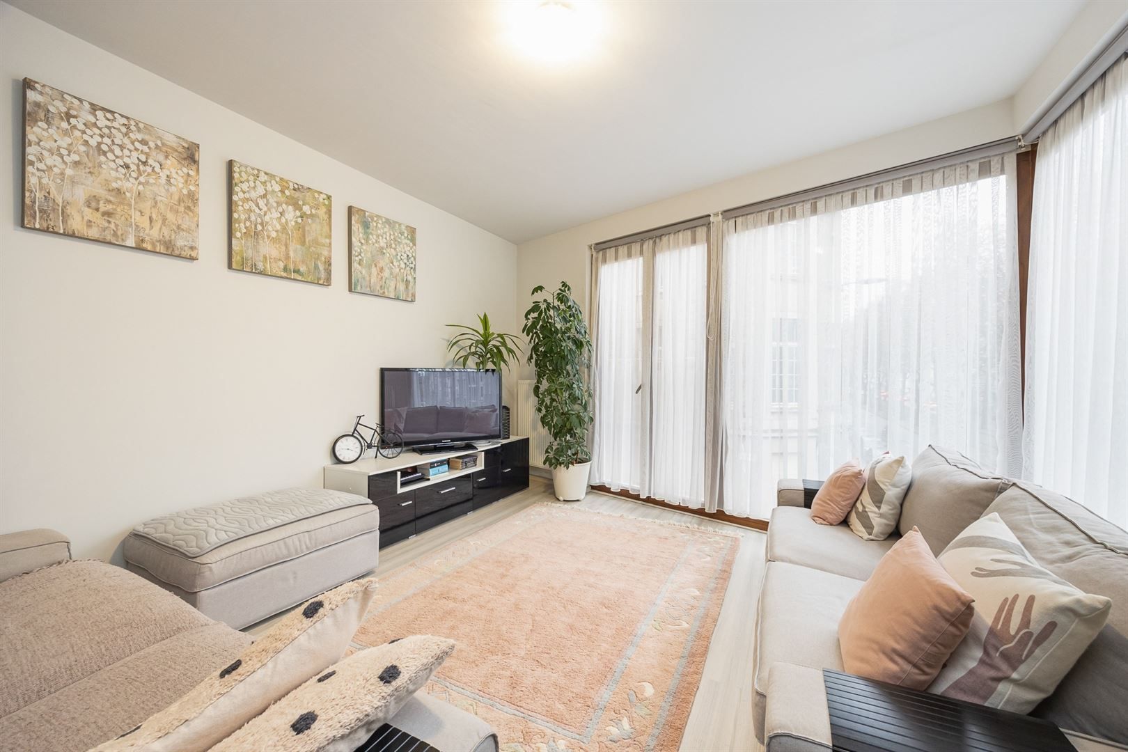 Centraal gelegen 1 slaapkamer hoekappartement  foto 2