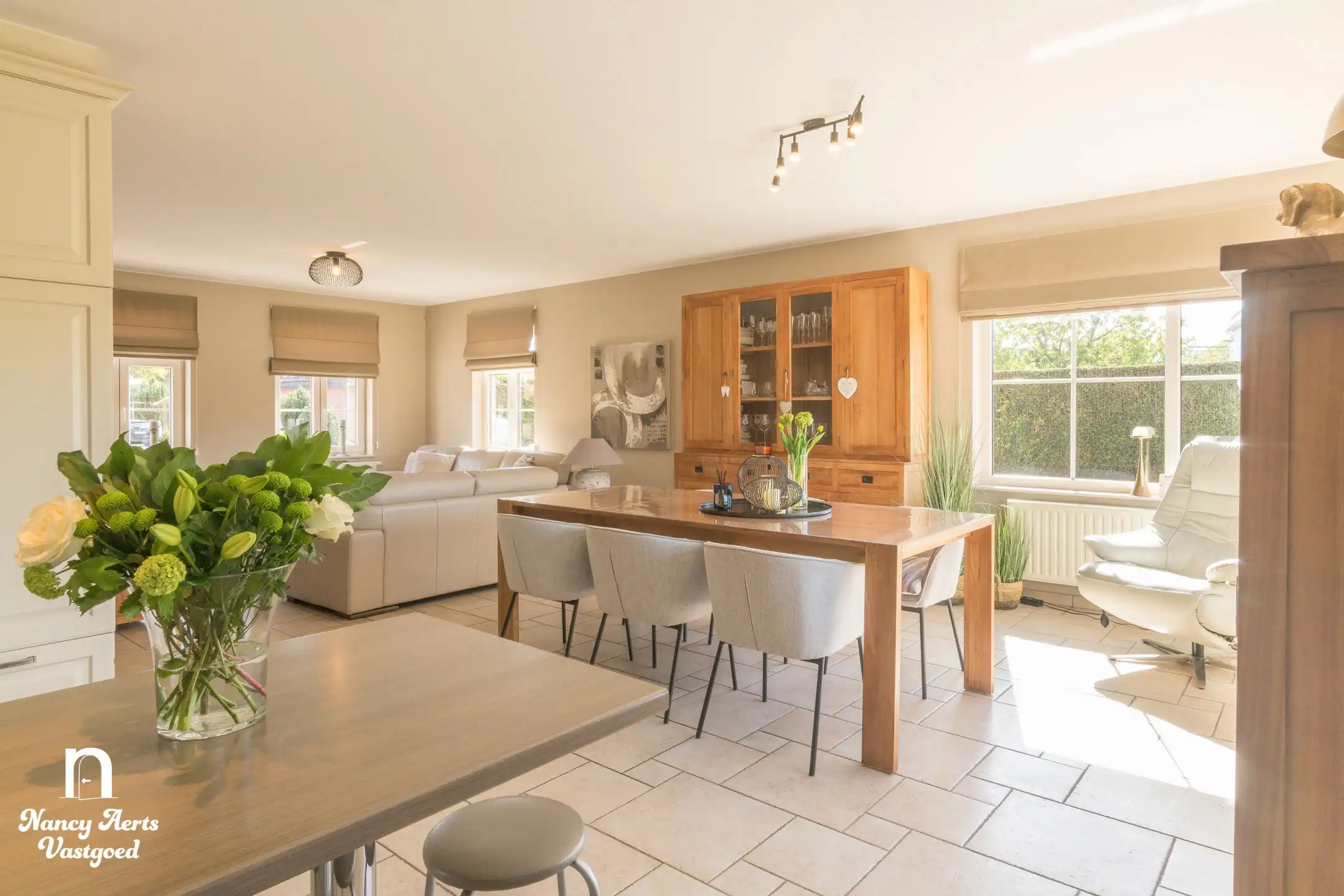 Instapklare woning met goed draaiende kapperszaak aan huis foto 38