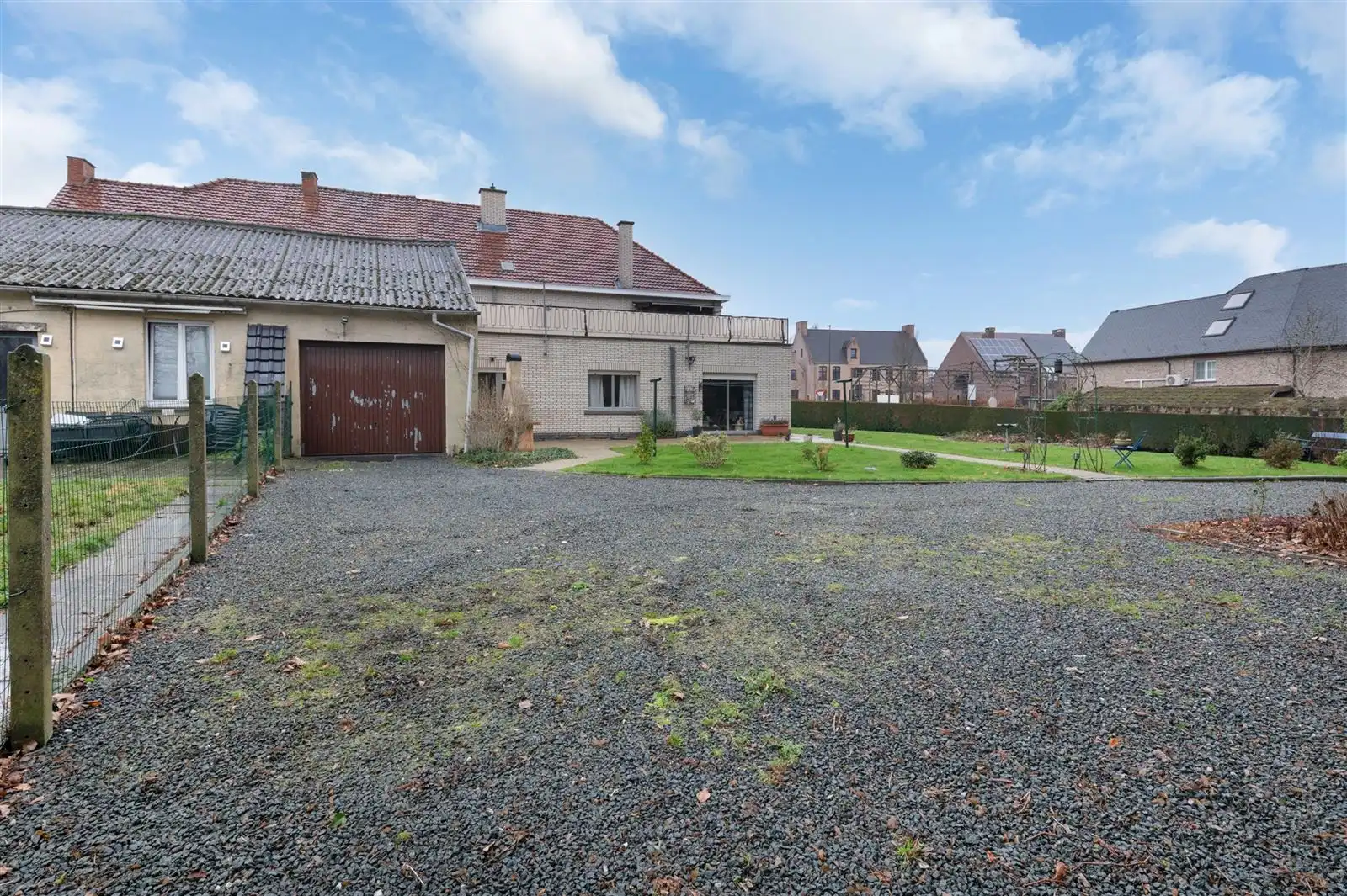 Gelijkvloers Appartement met garage en tuin foto 19