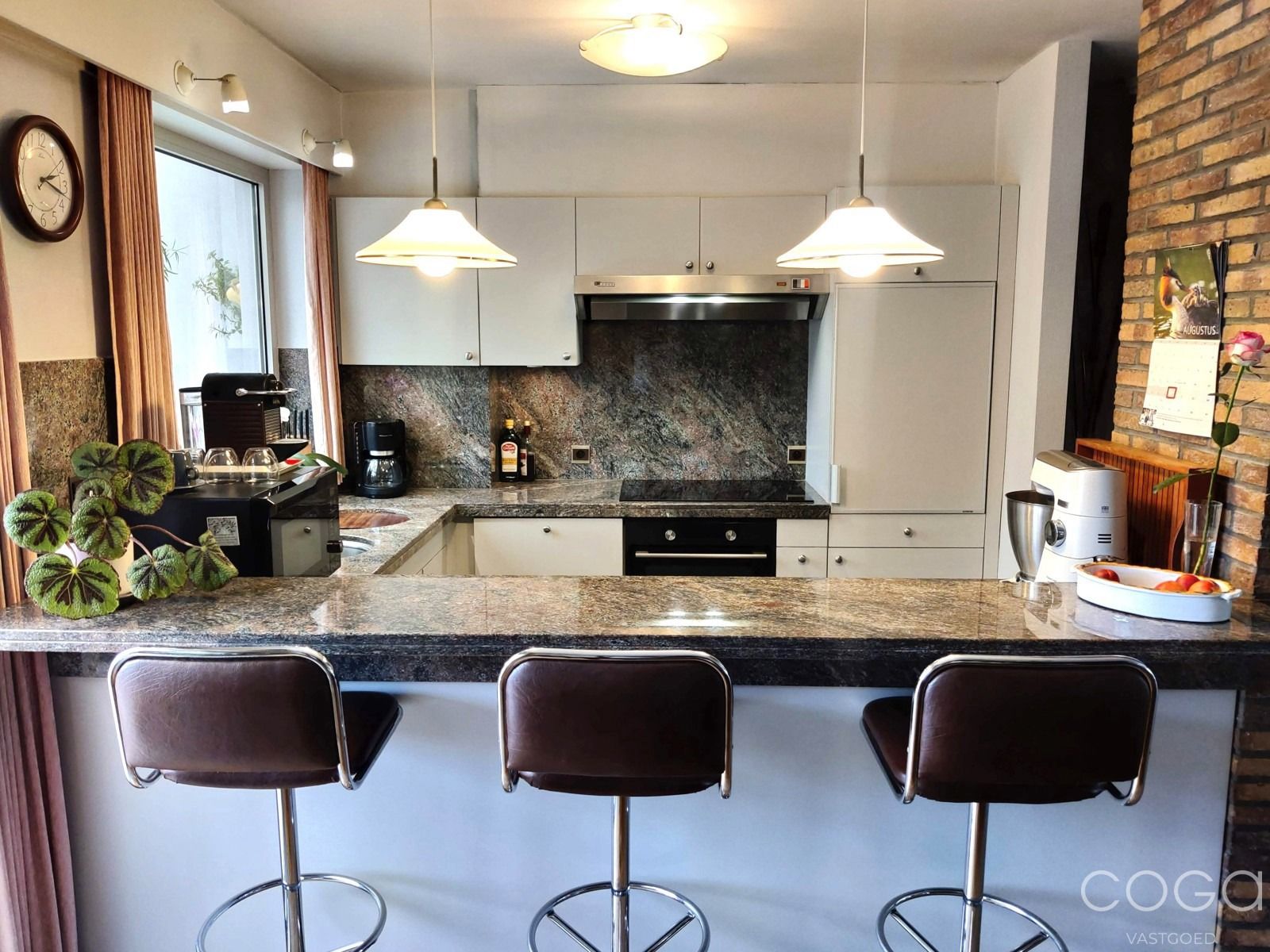 Woning met 4 slaapkamers, garage en tuin foto 8