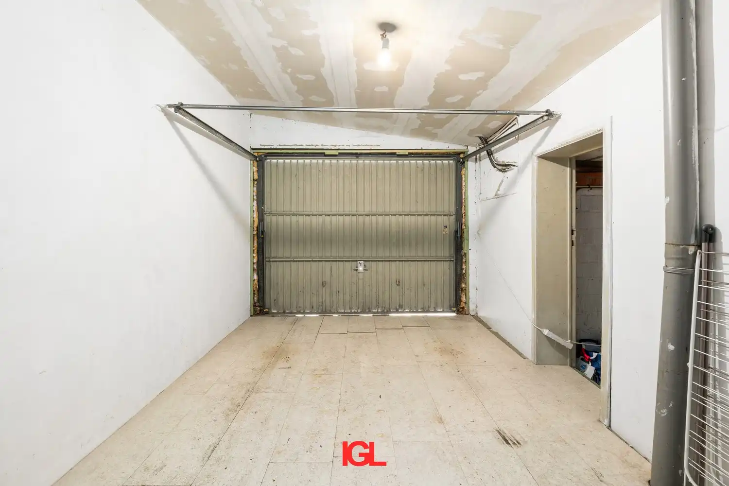 Gerenoveerd gelijkvloers appartement met 2 slaapkamers en garage. foto 14