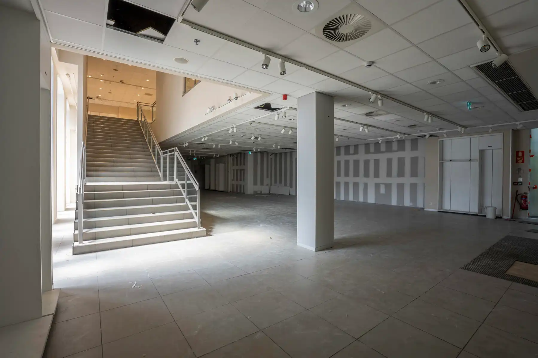 Commerciële toplocatie in Shopping Den Tir foto 3