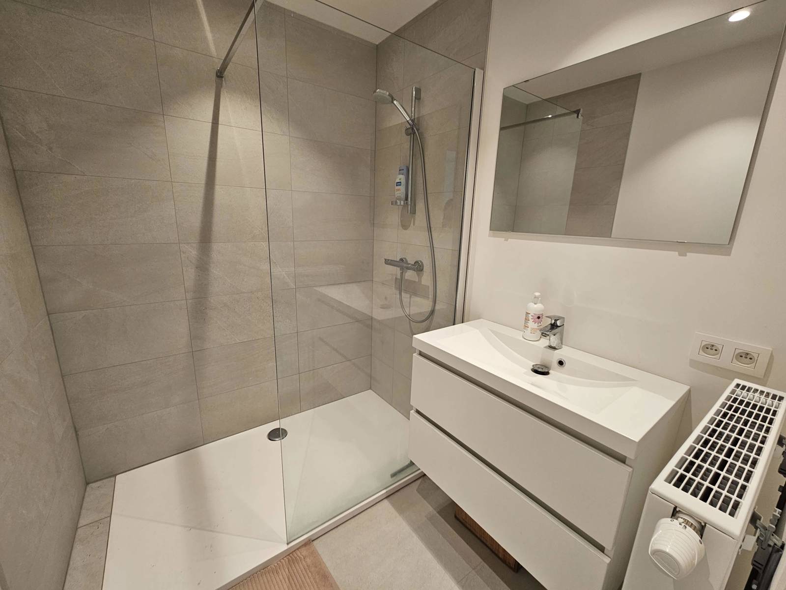Gezellig appartement aan Robbeplein ! foto 8