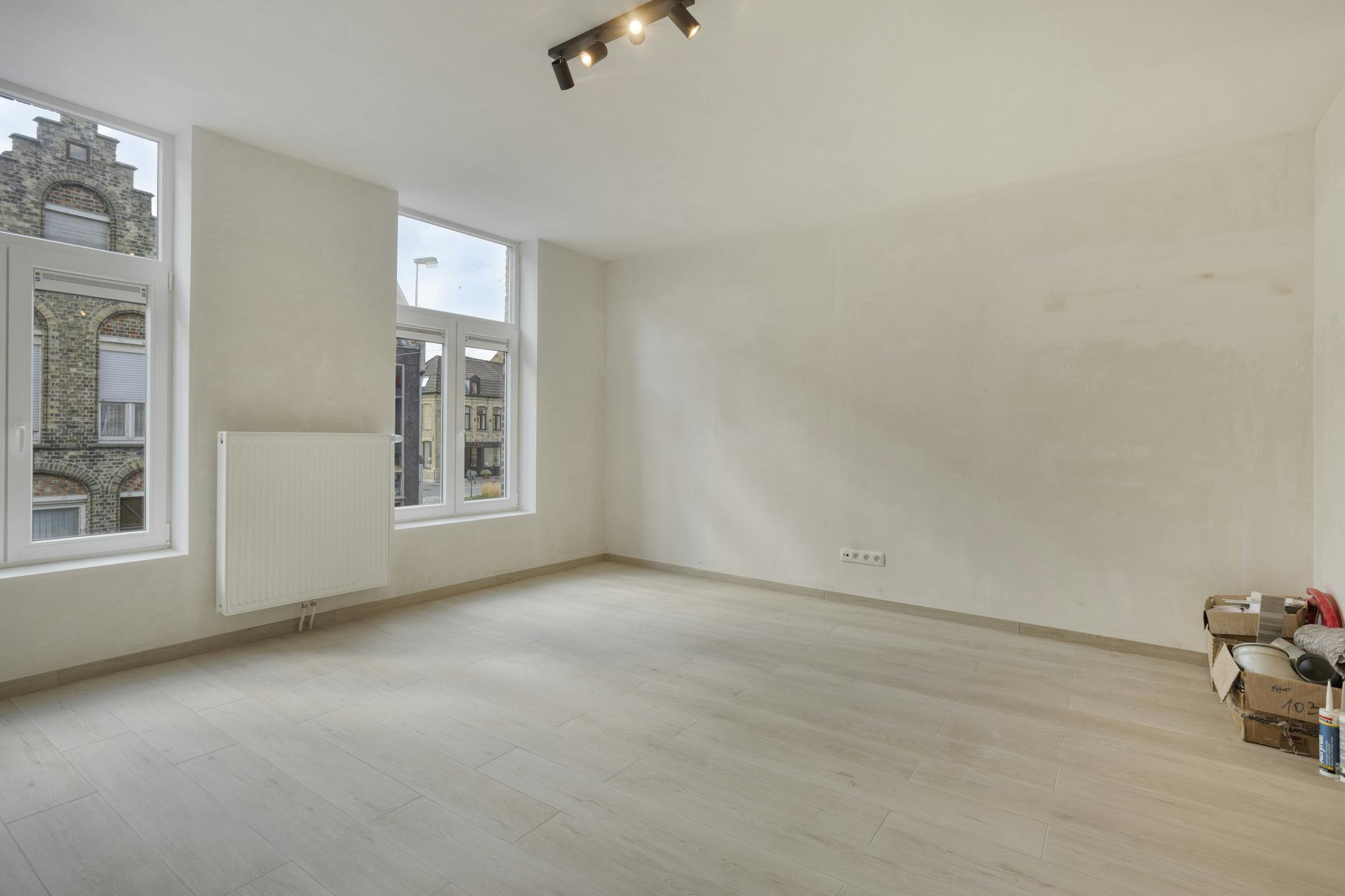 Gerenoveerd 1-slaapkamerappartement in centrum Veurne. foto 8