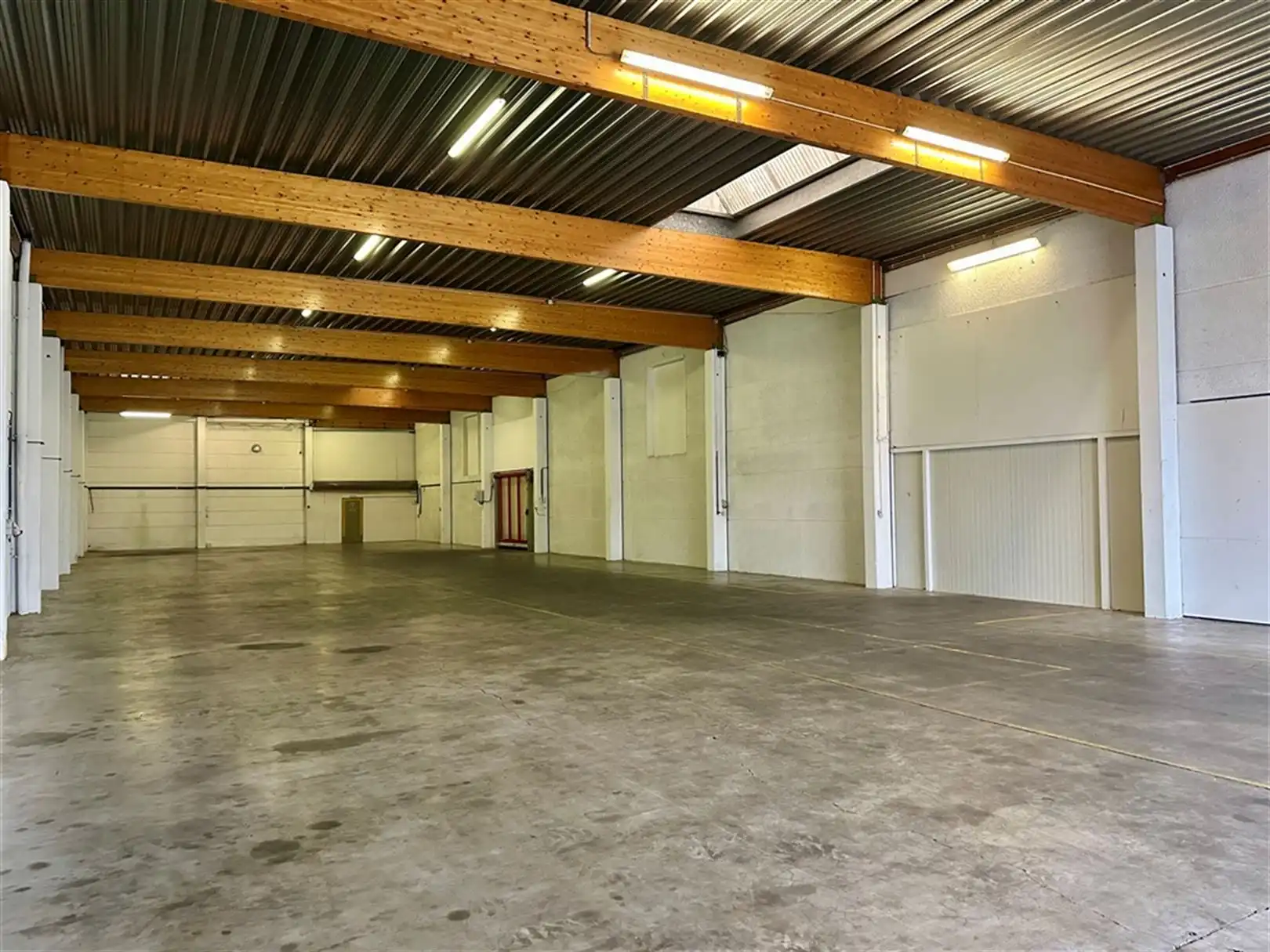 Magazijnen te huur op toplocatie in Kuurne foto 5