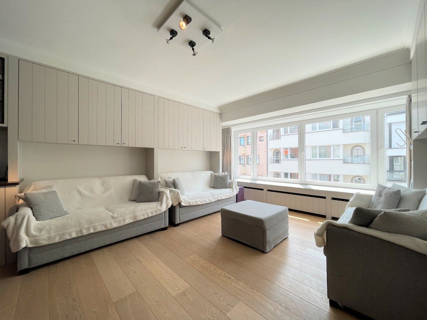 Gemeubelde vernieuwde studio op een toplocatie, vlakbij het Van Bunnenplein. foto 4