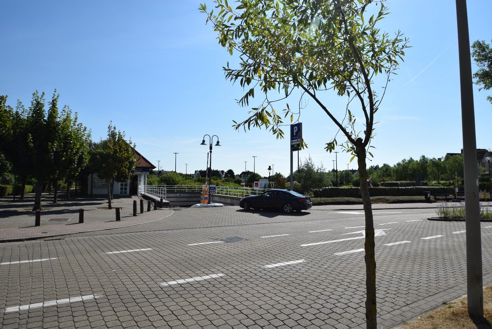 Ruime gesloten garagebox te huur voor 2 wagens in het Zoute. foto 5