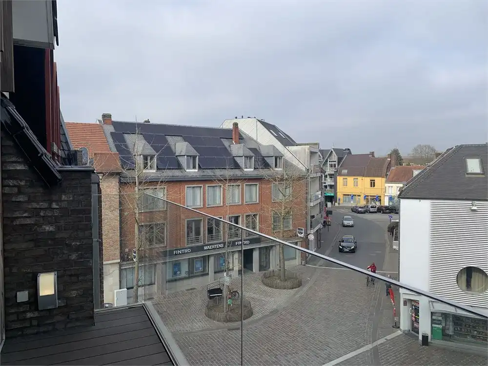 Appartement met mooie ligging op de markt van Torhout foto 14