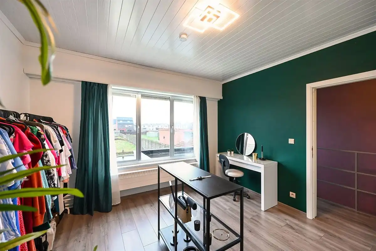 Ruime woning met 2 garages op 1400m² foto 12