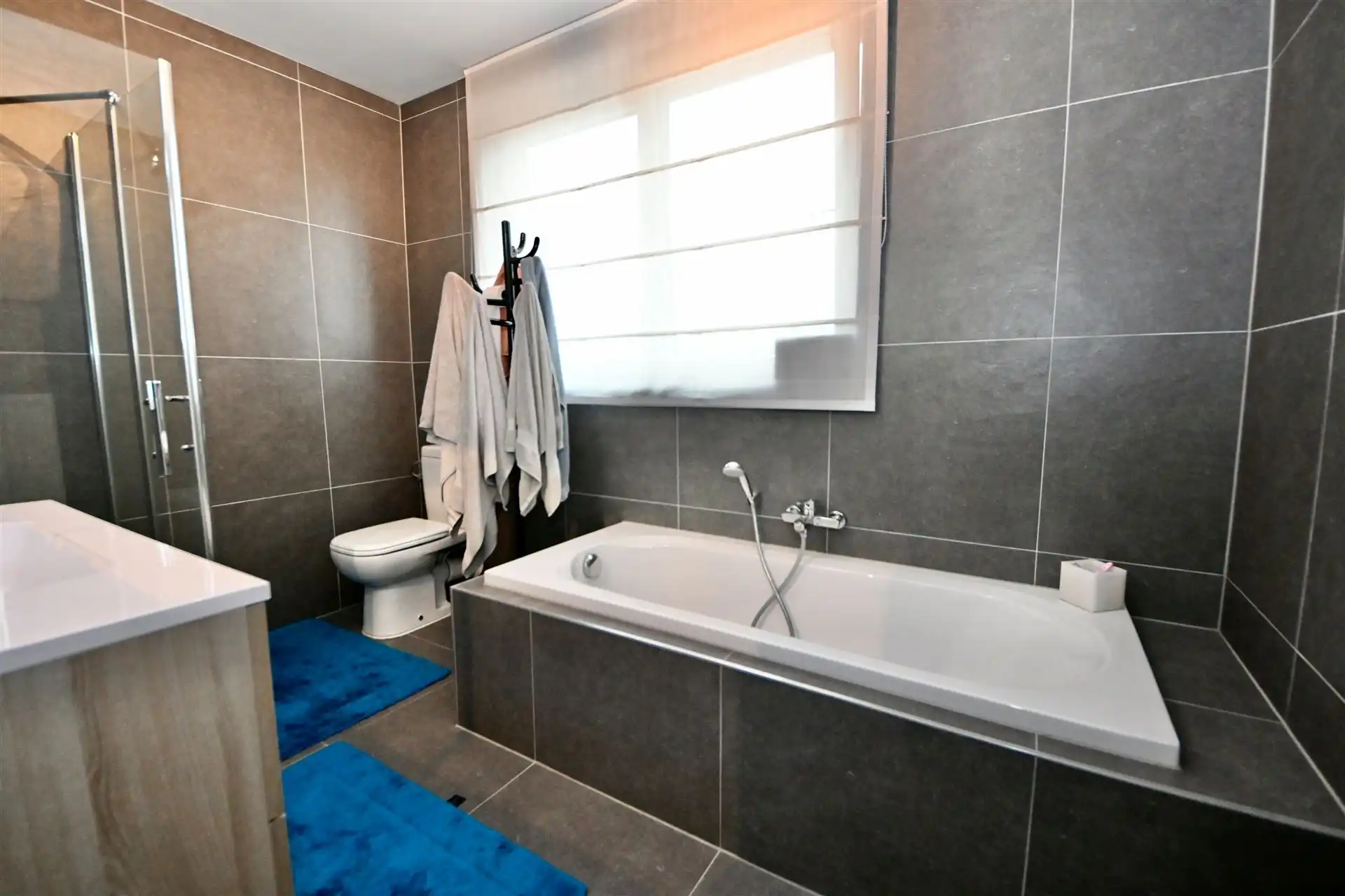 Duplex appartement met 2 slaapkamers, garage en terras. foto 12