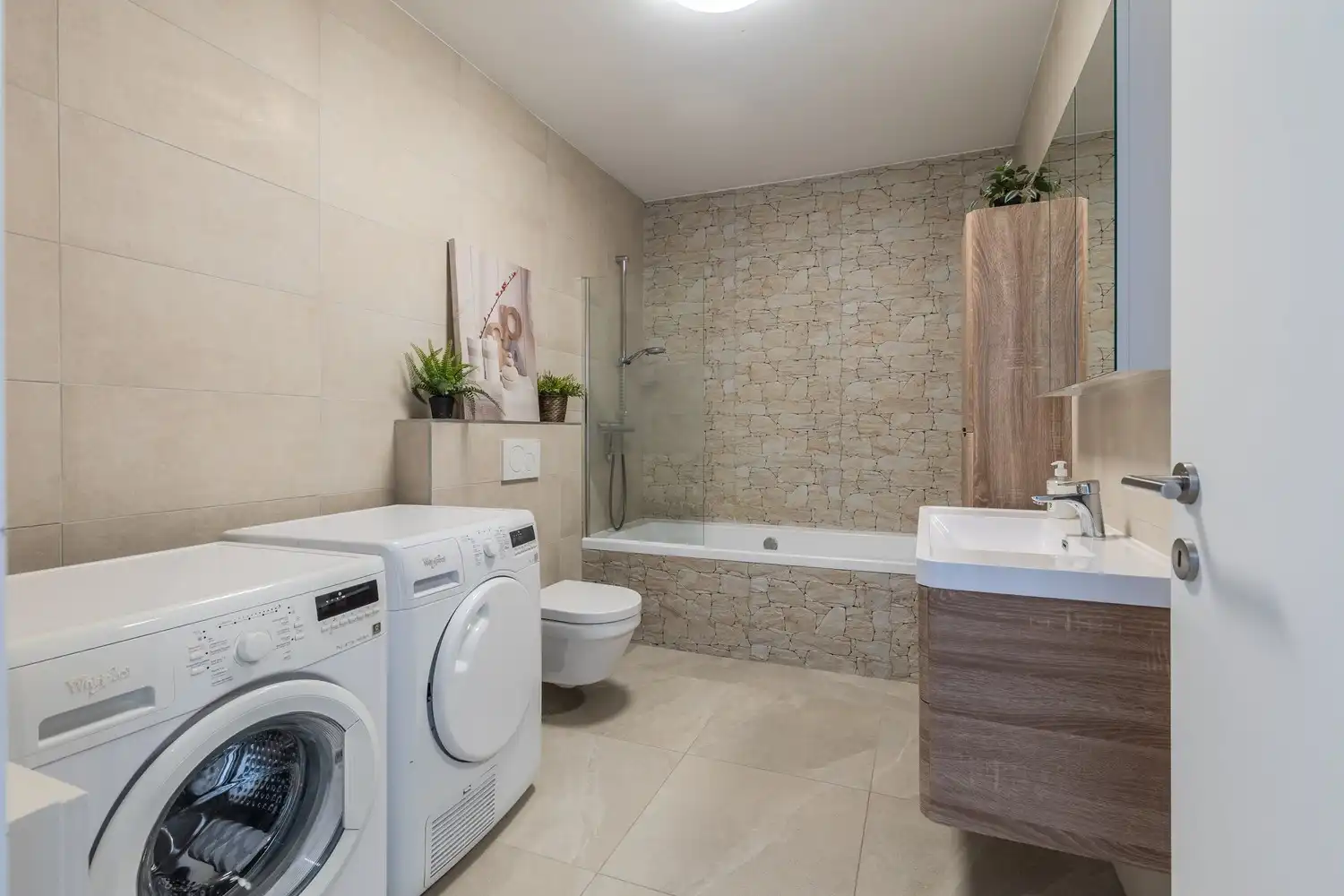 Energiezuinig duplex-appartement met twee slaapkamers, terras en autostaanplaats nabij Maastricht foto 23