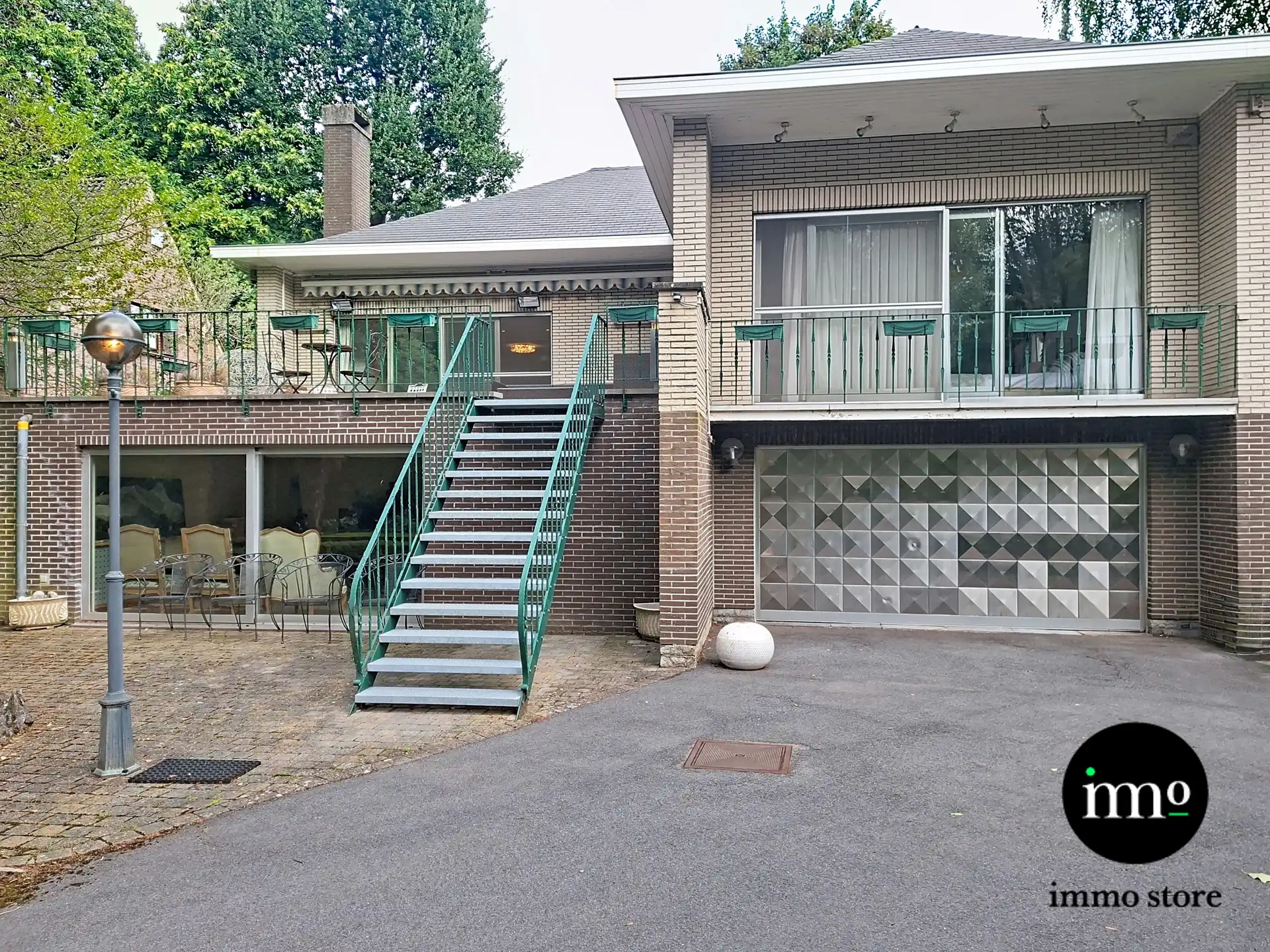 Uitzonderlijk ruime woning in doodlopende straat foto 2