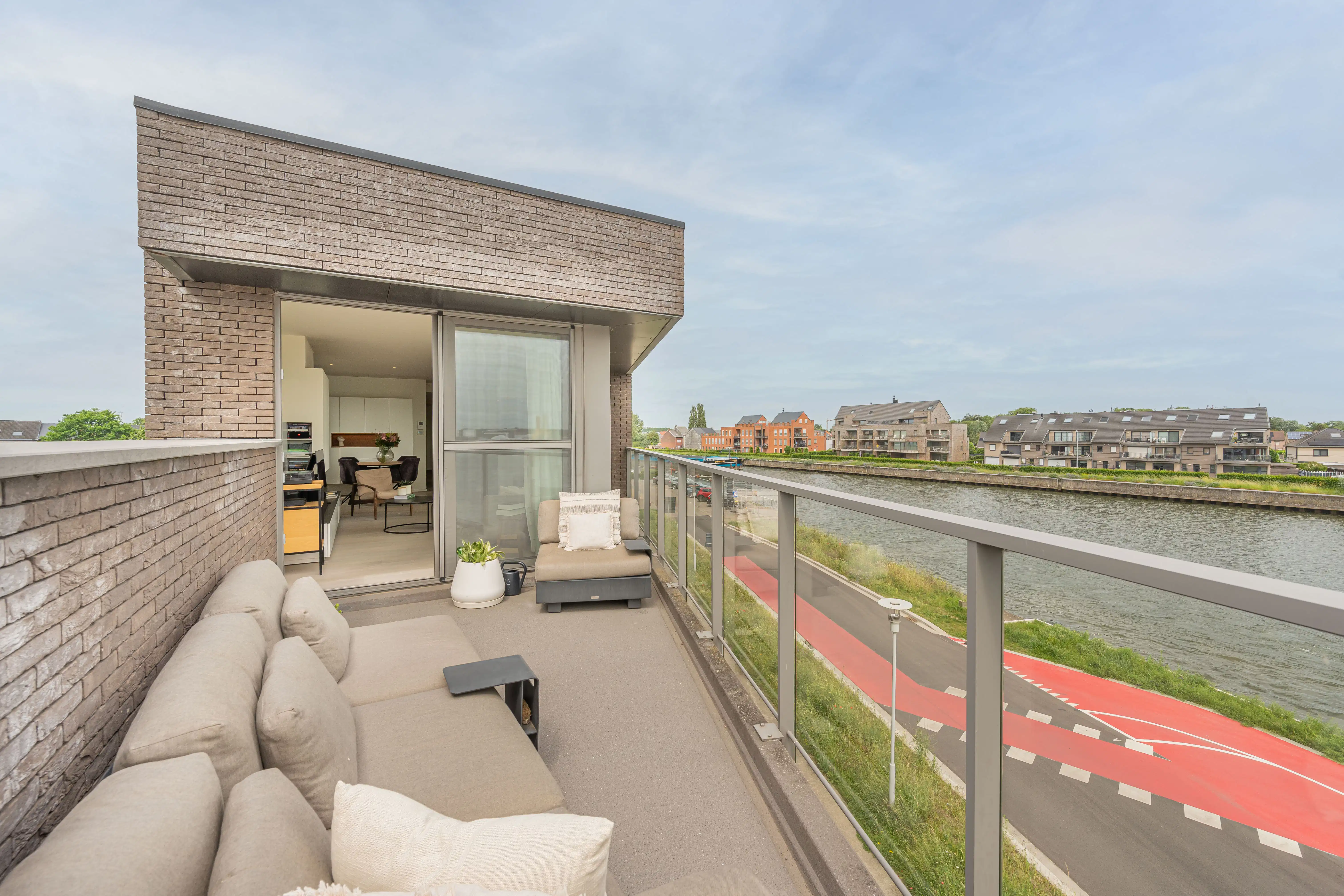 High-end penthouse met zicht op het water foto 4