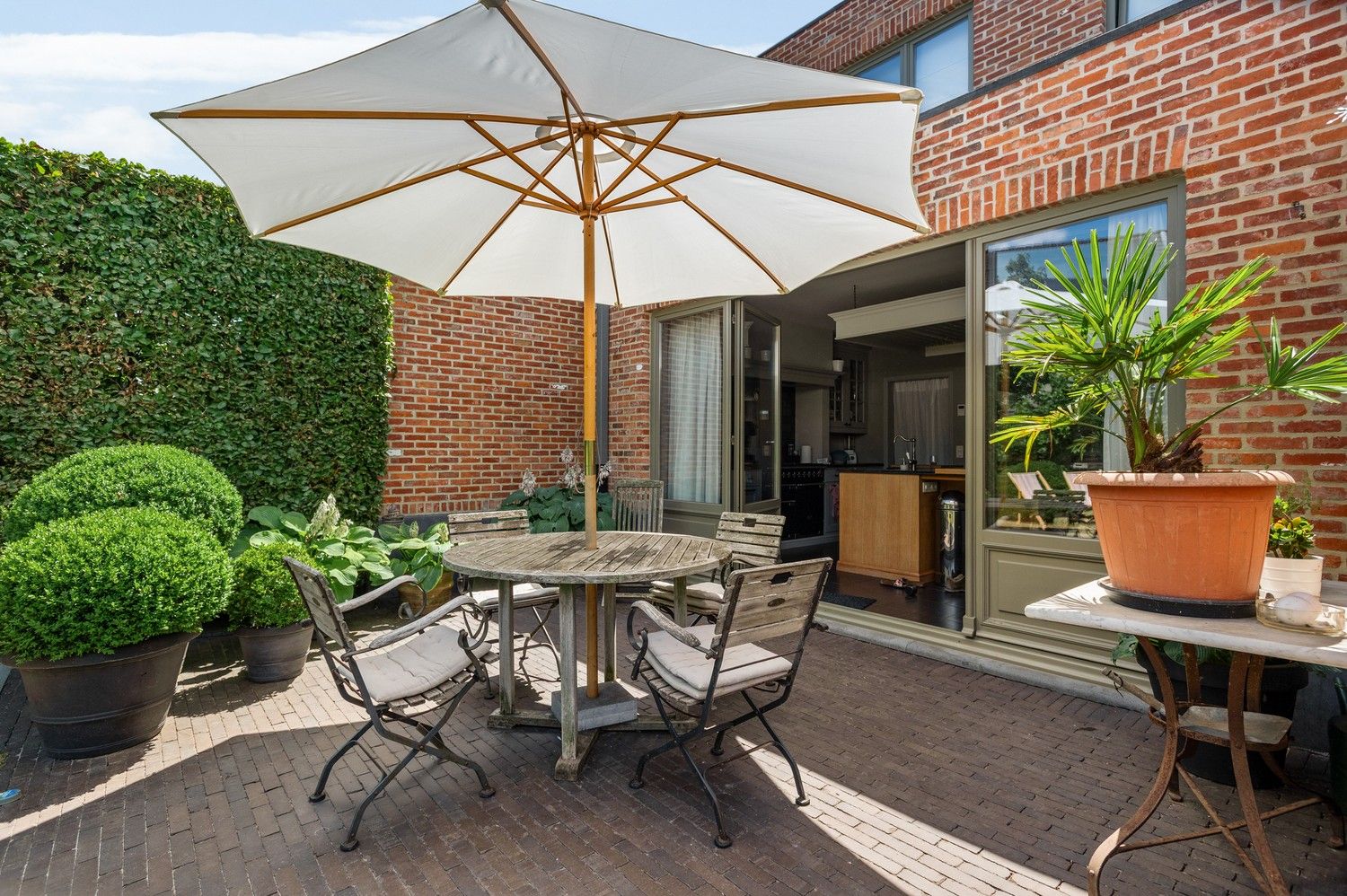 Prachtige woning met 3 ruime slaapkamers, inpandige garage met oprit, tuin & atelier! foto 7