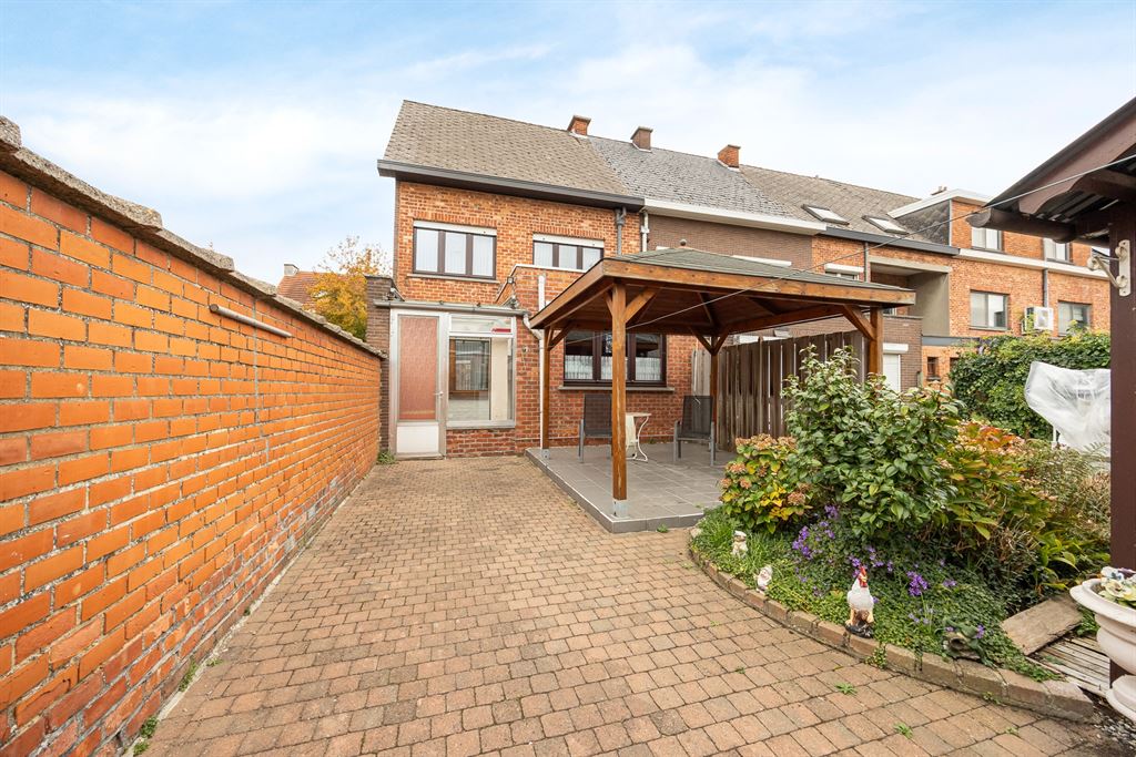 Renovatiewoning met 3 slaapkamers op uitstekende locatie foto 18