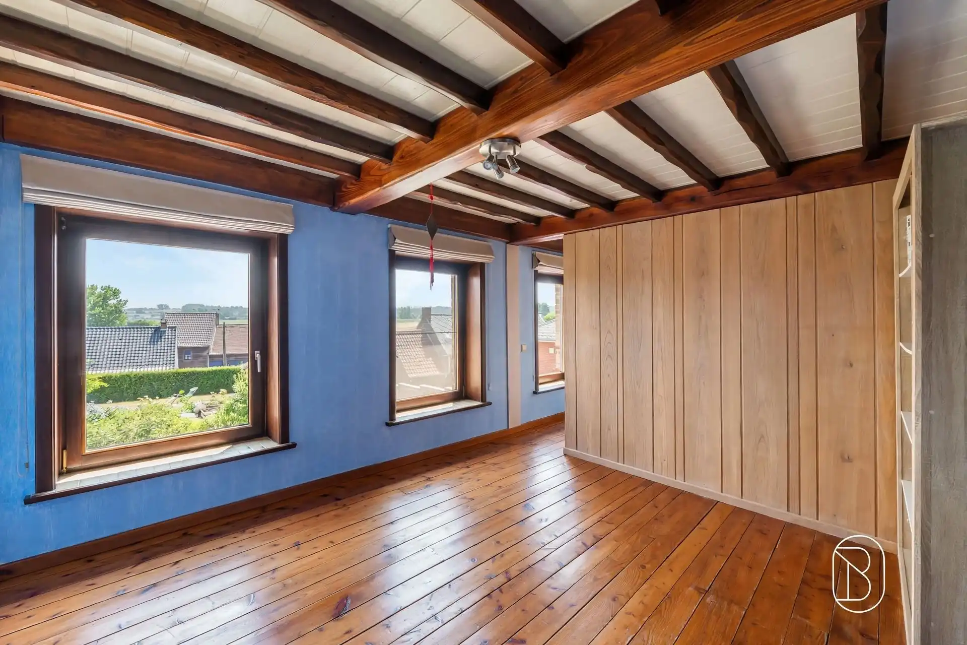 Ruime karakterwoning met 4 slk, grote tuin en charme. foto 35