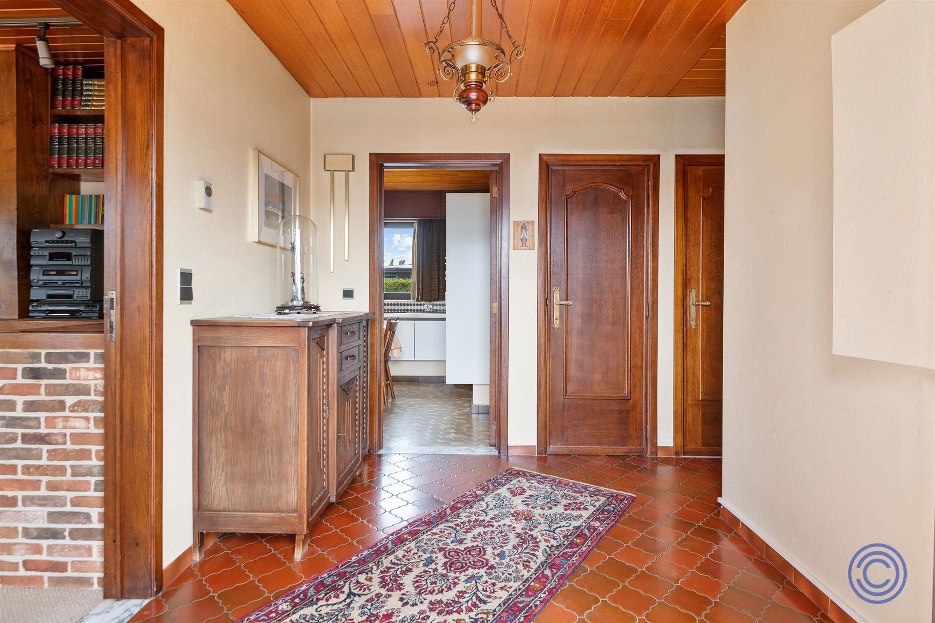 Te renoveren 3-slpk woning met west georiënteerde tuin! foto 7