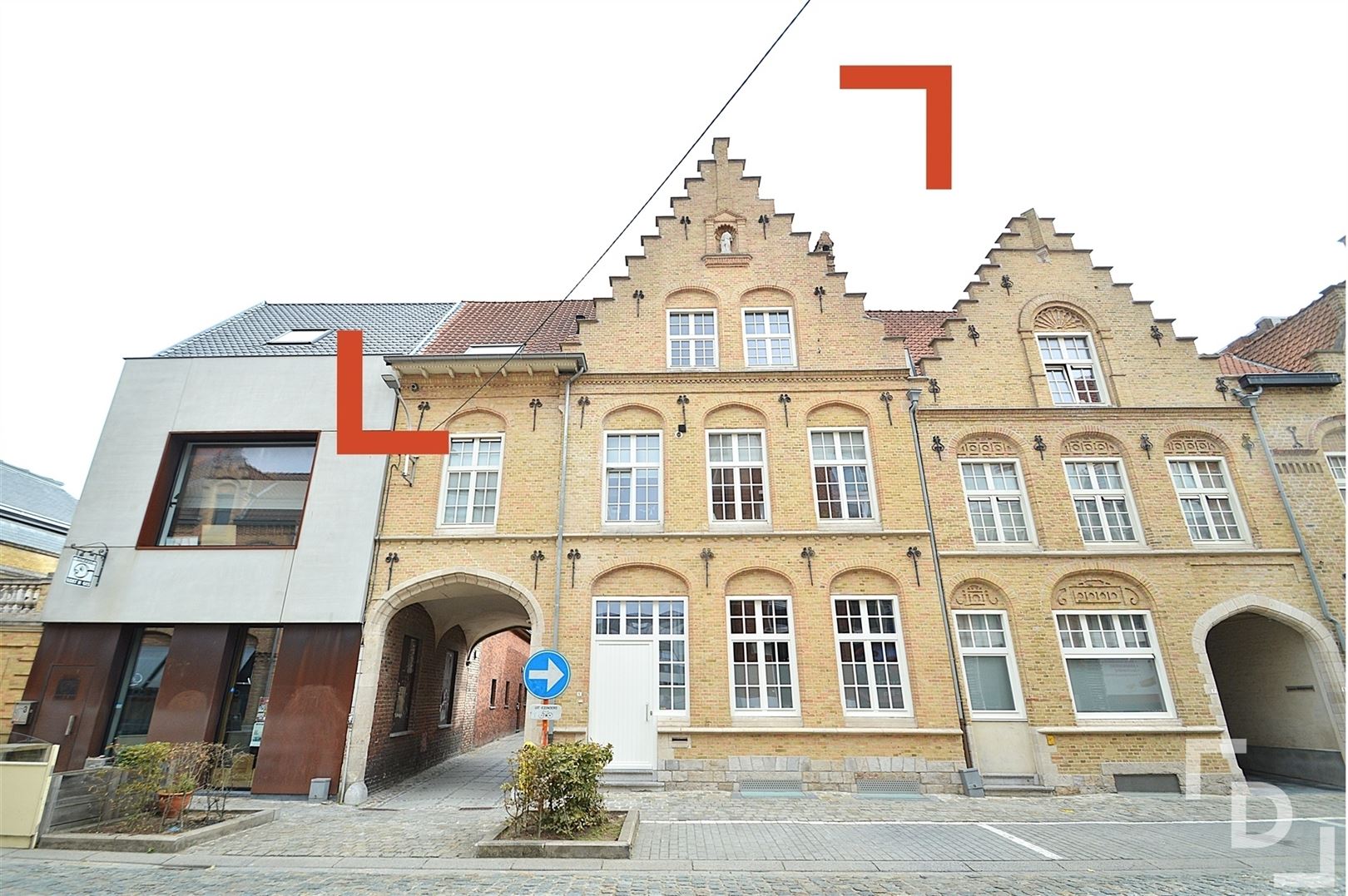 Ruim duplex appartement met garage te huur op toplocatie in Ieper foto 19