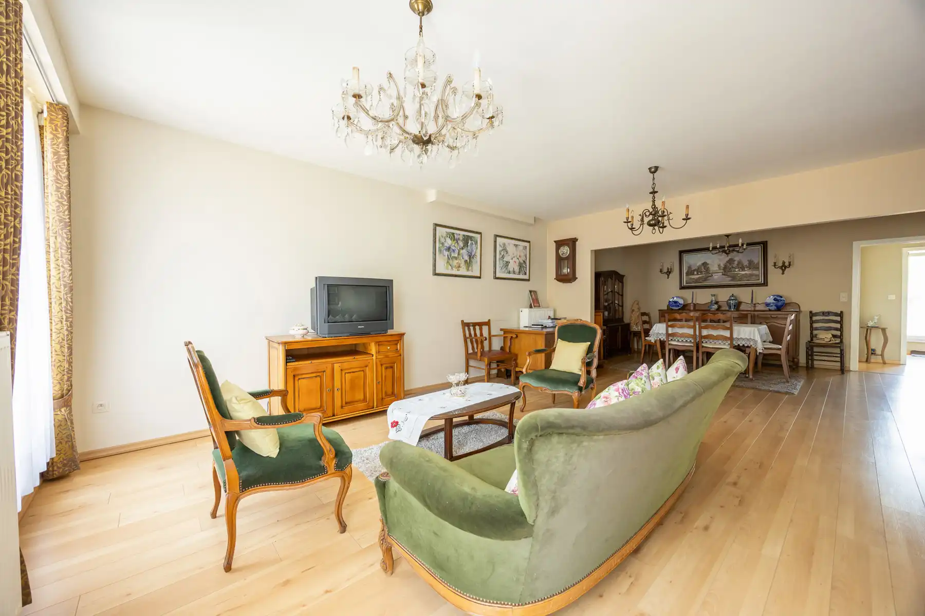 Instapklaar appartement op de 1ste verdieping met 2 slaapkamers, terras en autostaanplaats.  foto 3
