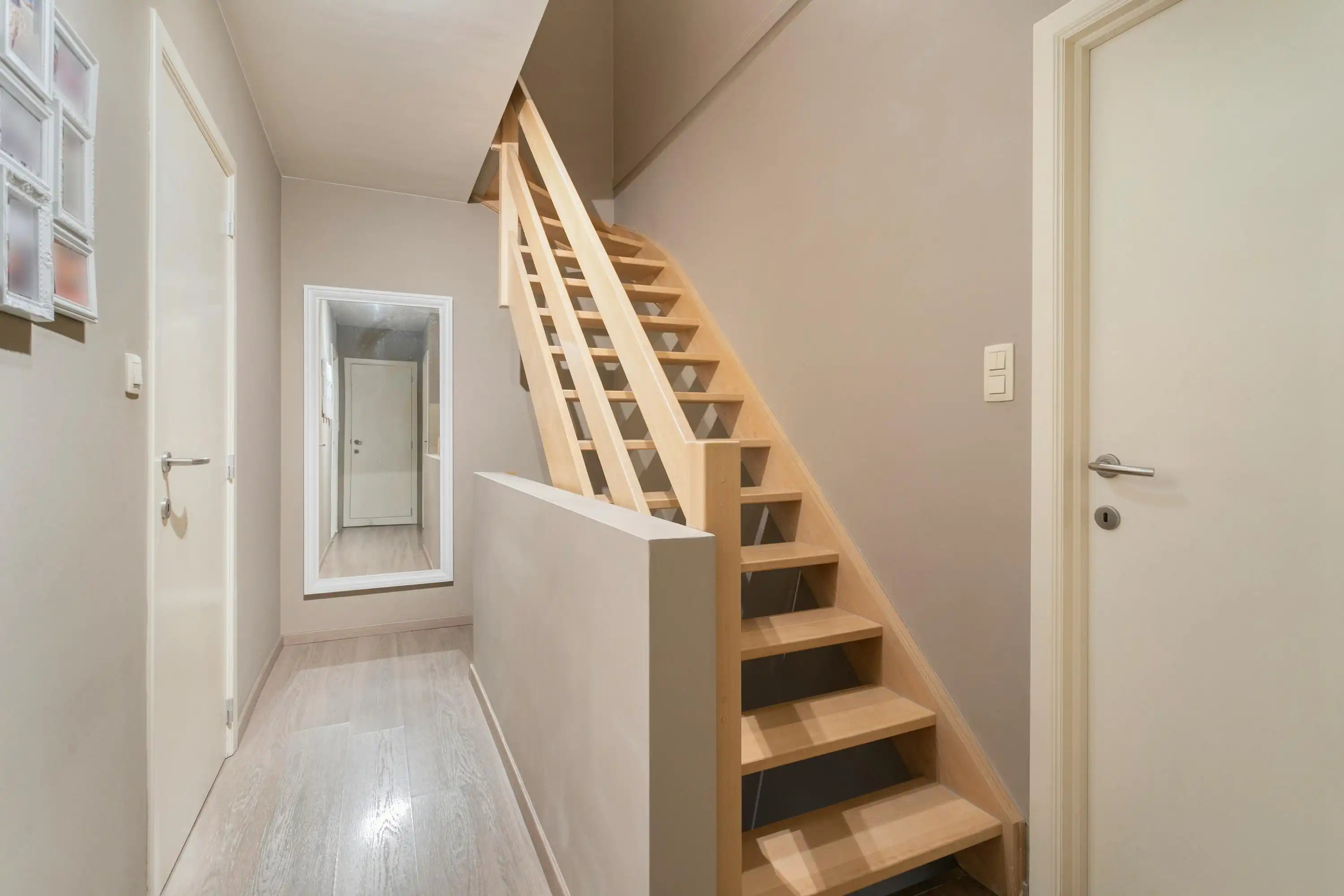 Ruim instapklaar huis: 4 slaapkamers, garage en grote tuin foto 21