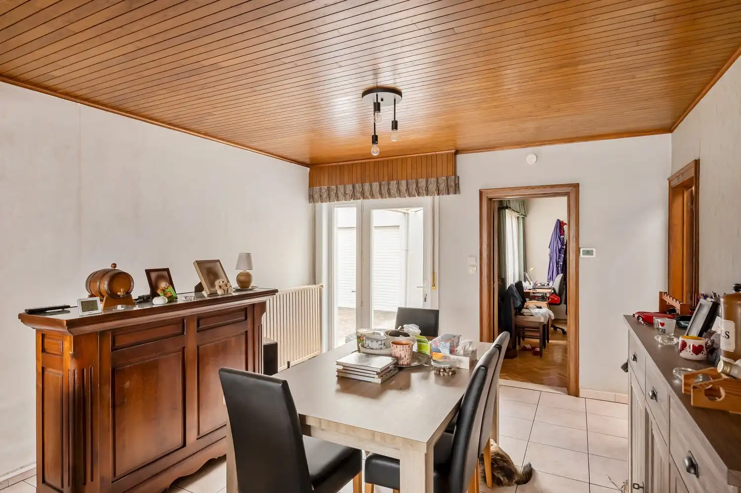 TE RENOVEREN WONING OP GOEDE LOCATIE + MAGAZIJN foto 6
