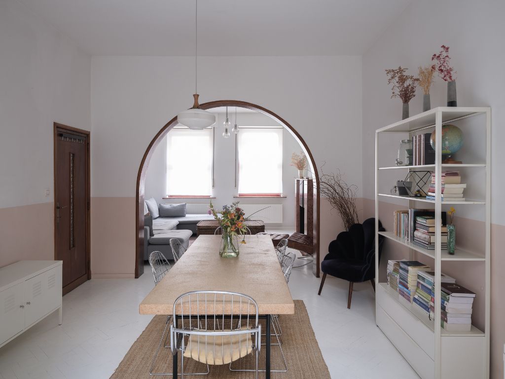 Topligging, omgeving Visserij, karaktervol 2 slpk-appartement met buitenruimte en originele elementen in een even karaktervol gebouw met ‘art-déco’ elementen. foto 2