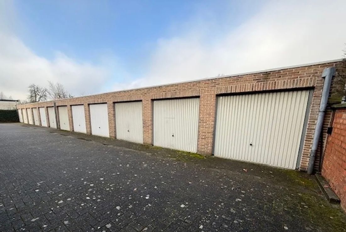 Garagebox op goede locatie vlakbij Corda Campus foto {{pictureIndex}}