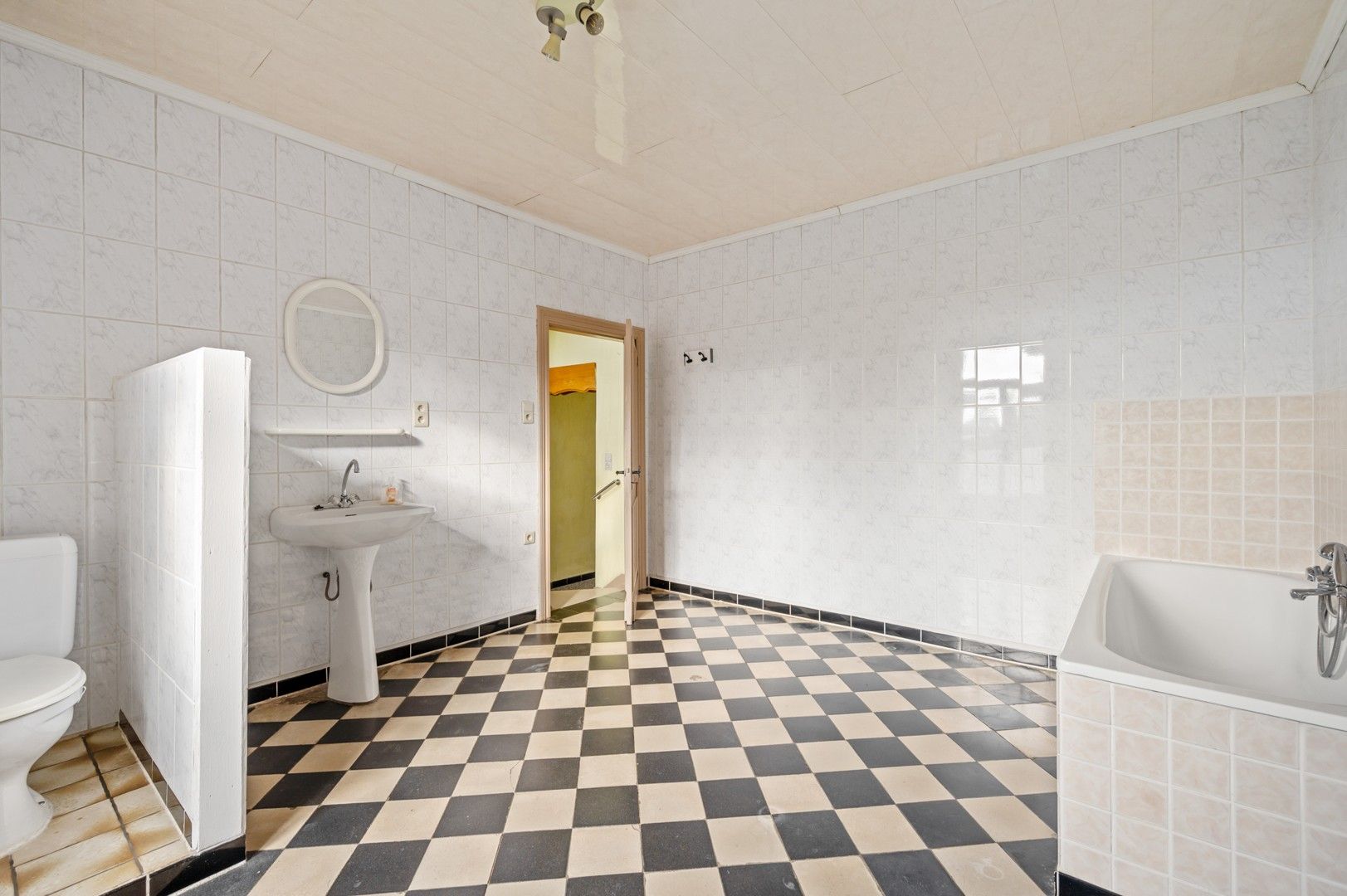 Te renoveren charmante woning in de dorpskern van Westmeerbeek! foto 13