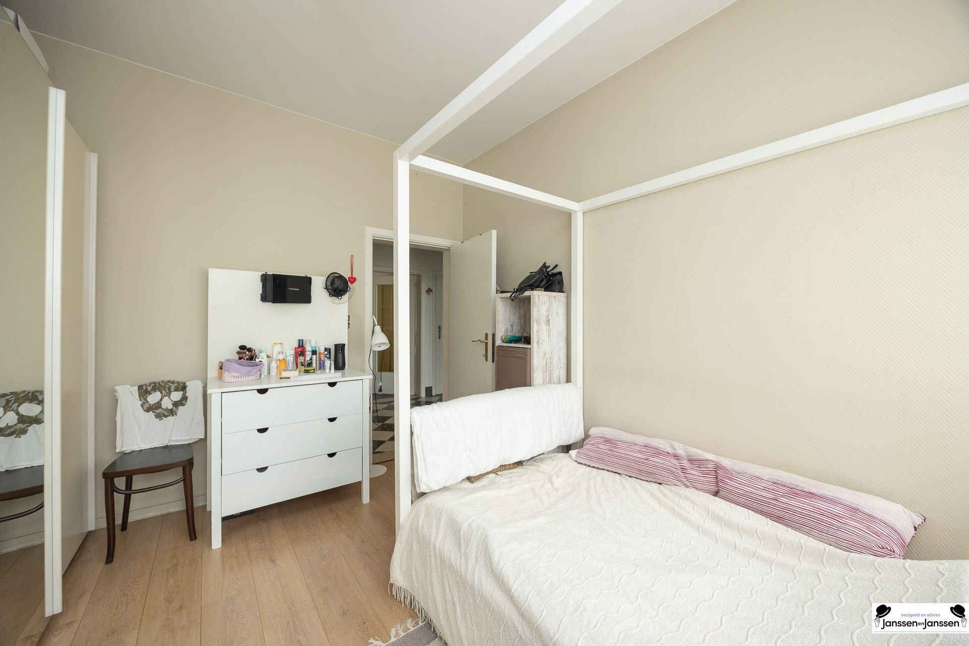 Ruime woning met 4 slaapkamers in een gezellige wijk in Merksem! foto 16