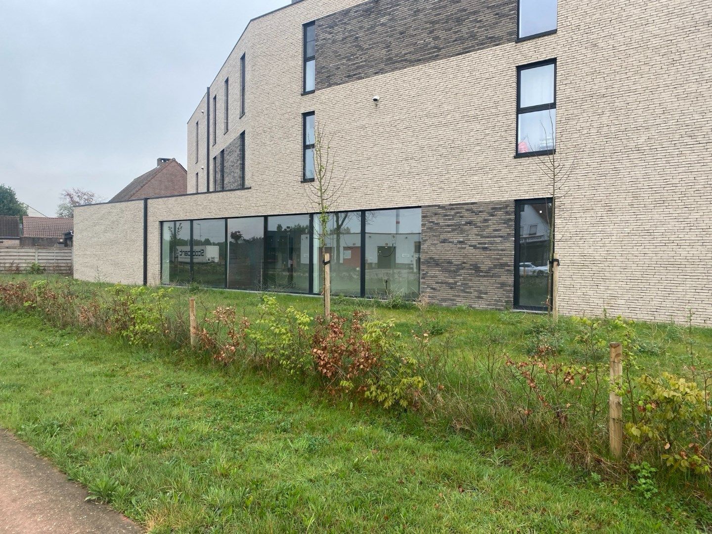 Centraal gelegen commerciële ruimte van 300 m² in Ham met parkeergelegenheid foto 2