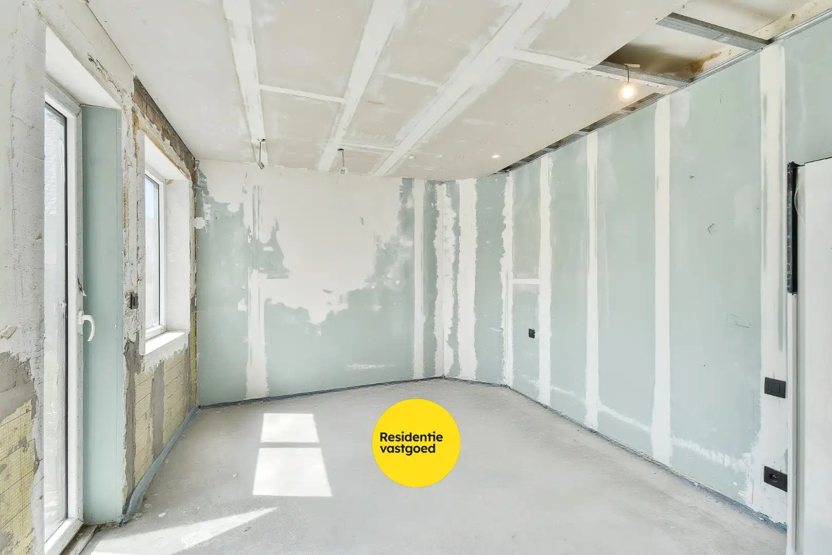 Woning met reeds aangevatte renovatie en veel potentieel foto 15