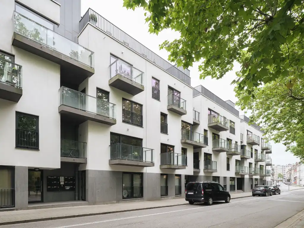 Ruim en lichtrijk duplexappartement met 2 slaapkamers, meerdere terrassen en staanplaats aan Ter Platen foto 2