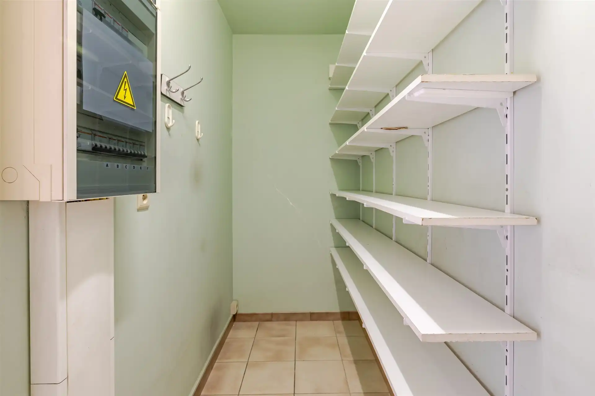 Ruim app met 2 slks, dubbel terras en garage foto 8