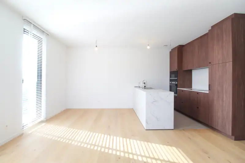 Modern en lichtrijk appartement te huur in Ingelmunster foto 3