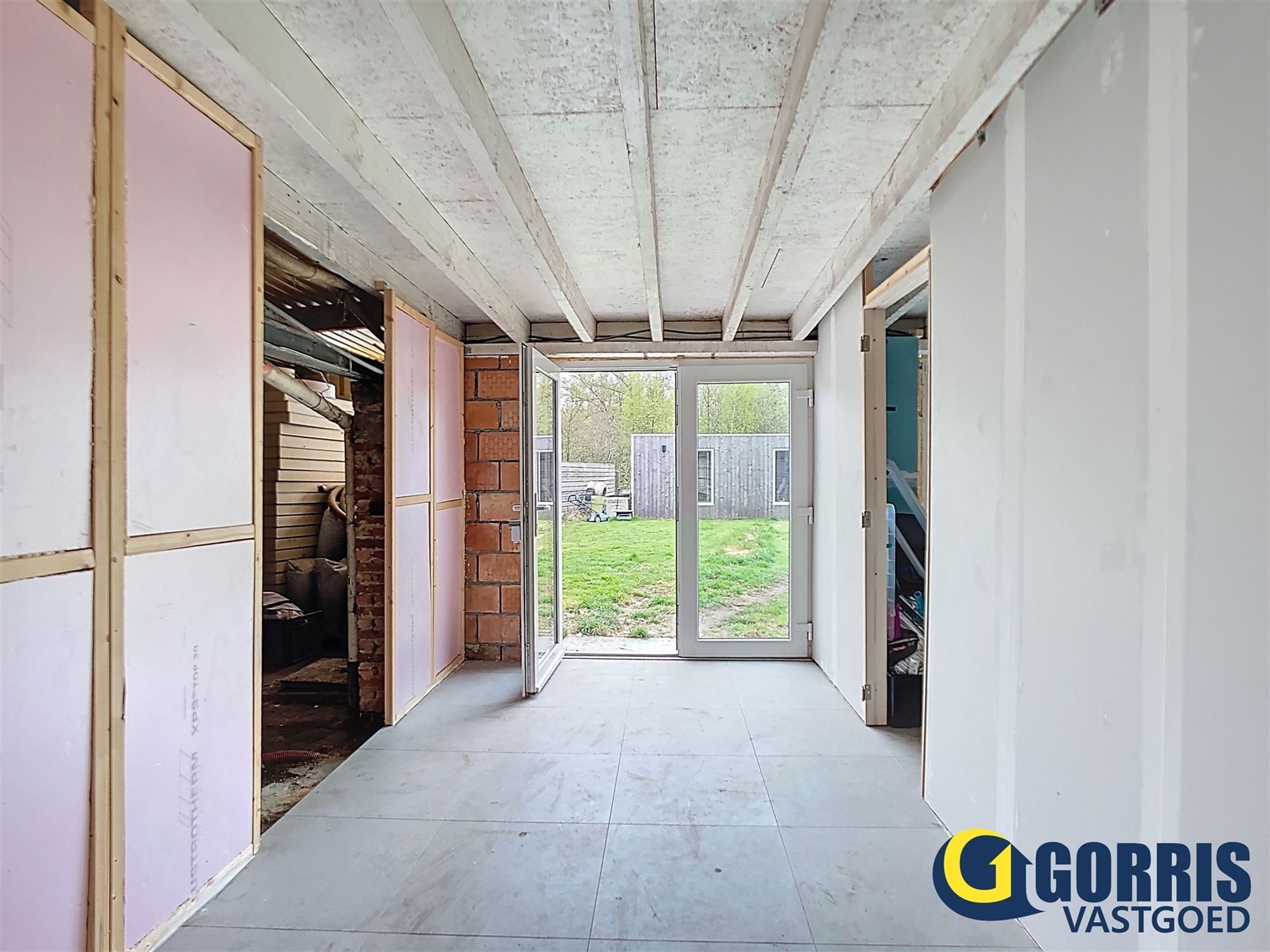 Vrijstaande gezinswoning met renovatiepotentieel









 foto 8