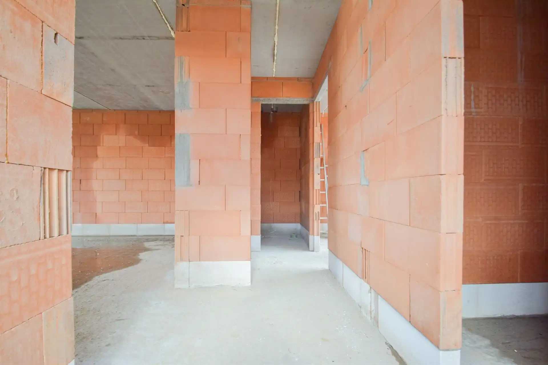 Halfopen nieuwbouw met mog. 4 slpk in een doodlopende straat foto 3