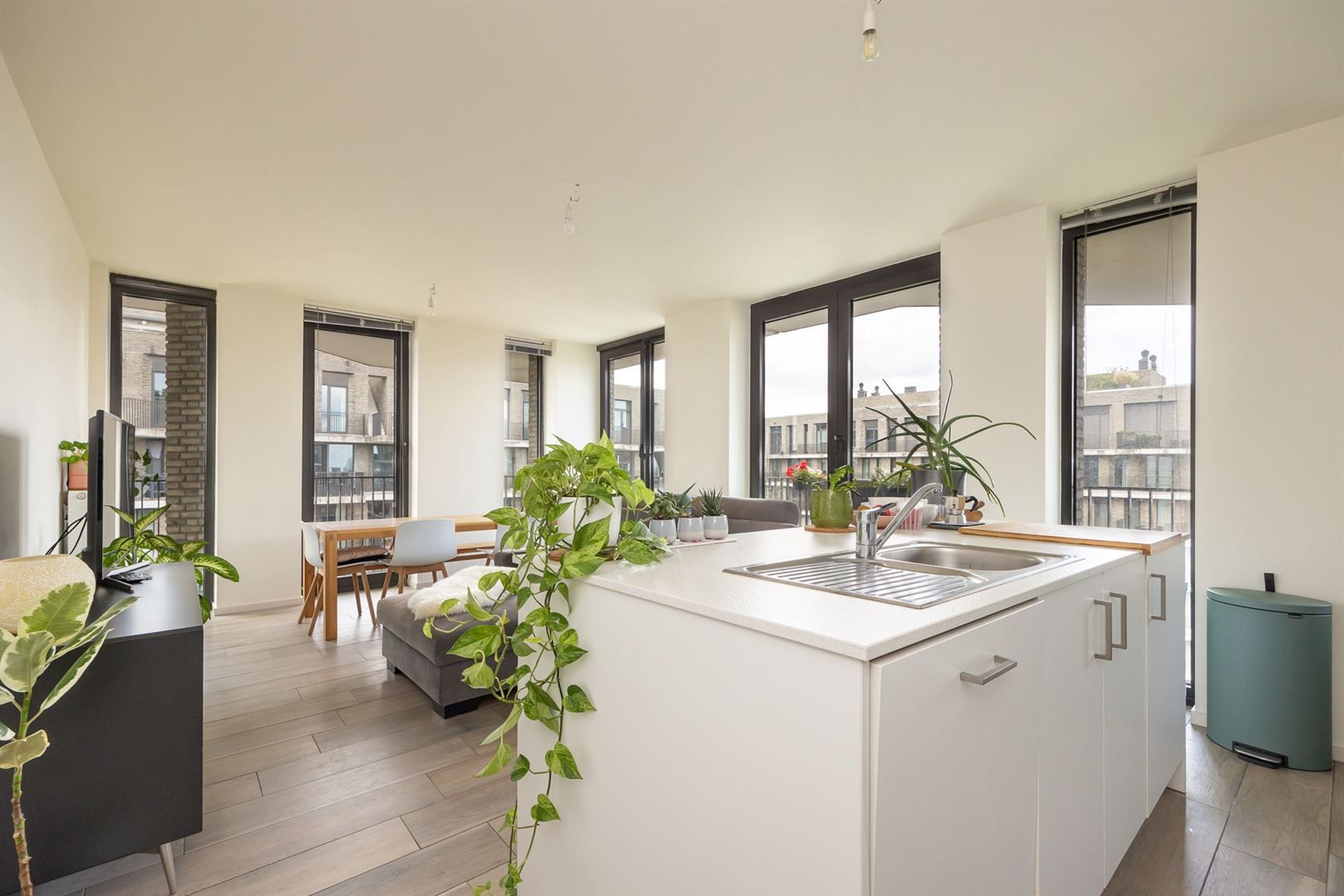 Stijlvol wonen met XXL zicht foto 2
