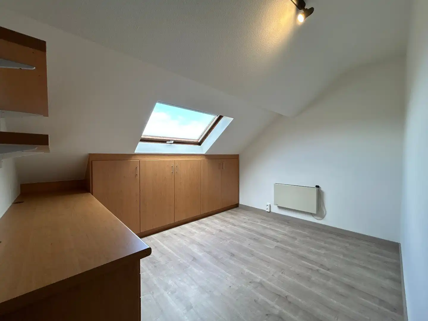 Ruim en lichtrijk dakappartement in Wespelaar centrum foto 14