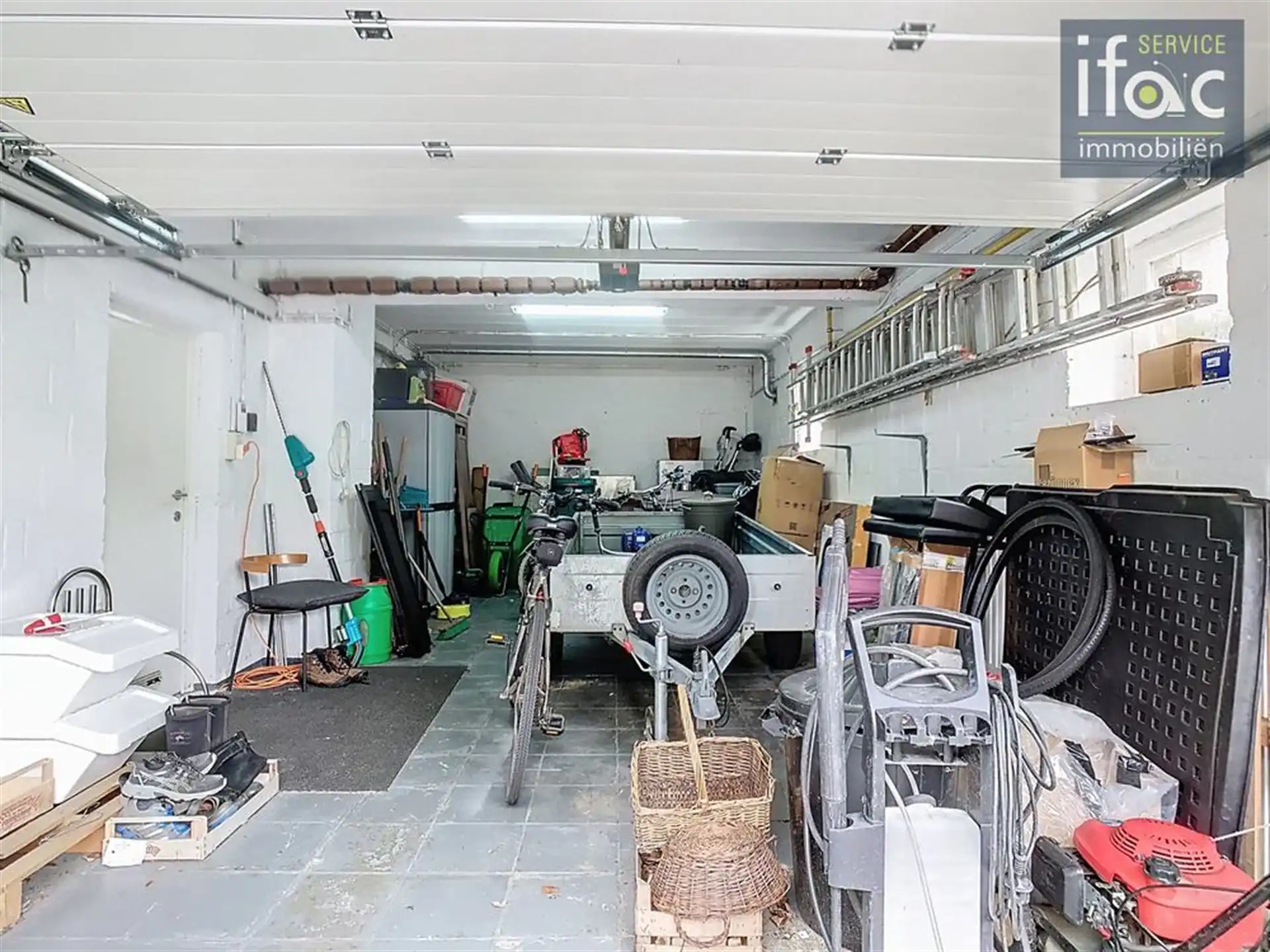 Prachtige villa op toplocatie, 6 slaapkamers en 2 badkamers foto 28