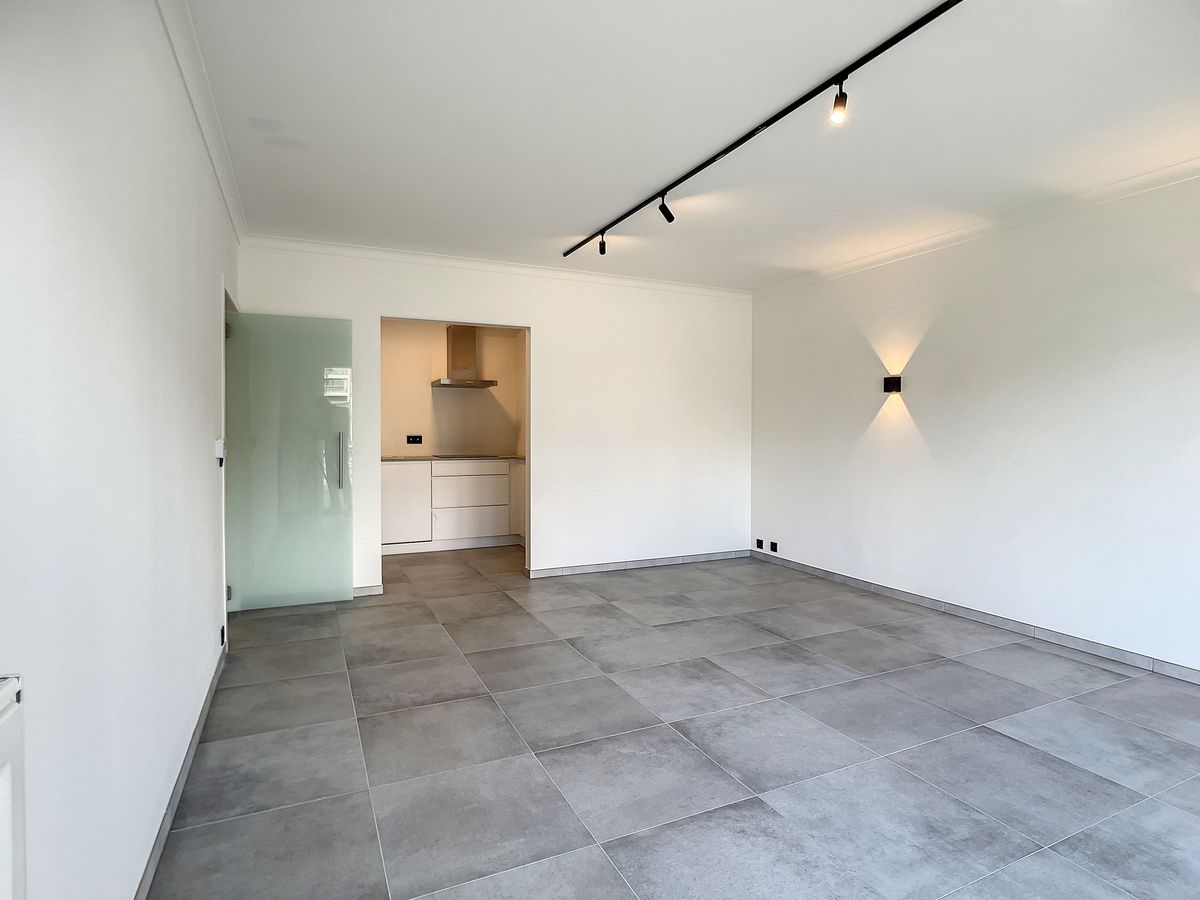 Modern gerenoveerd gelijkvloers appartement nabij park 58 foto 2