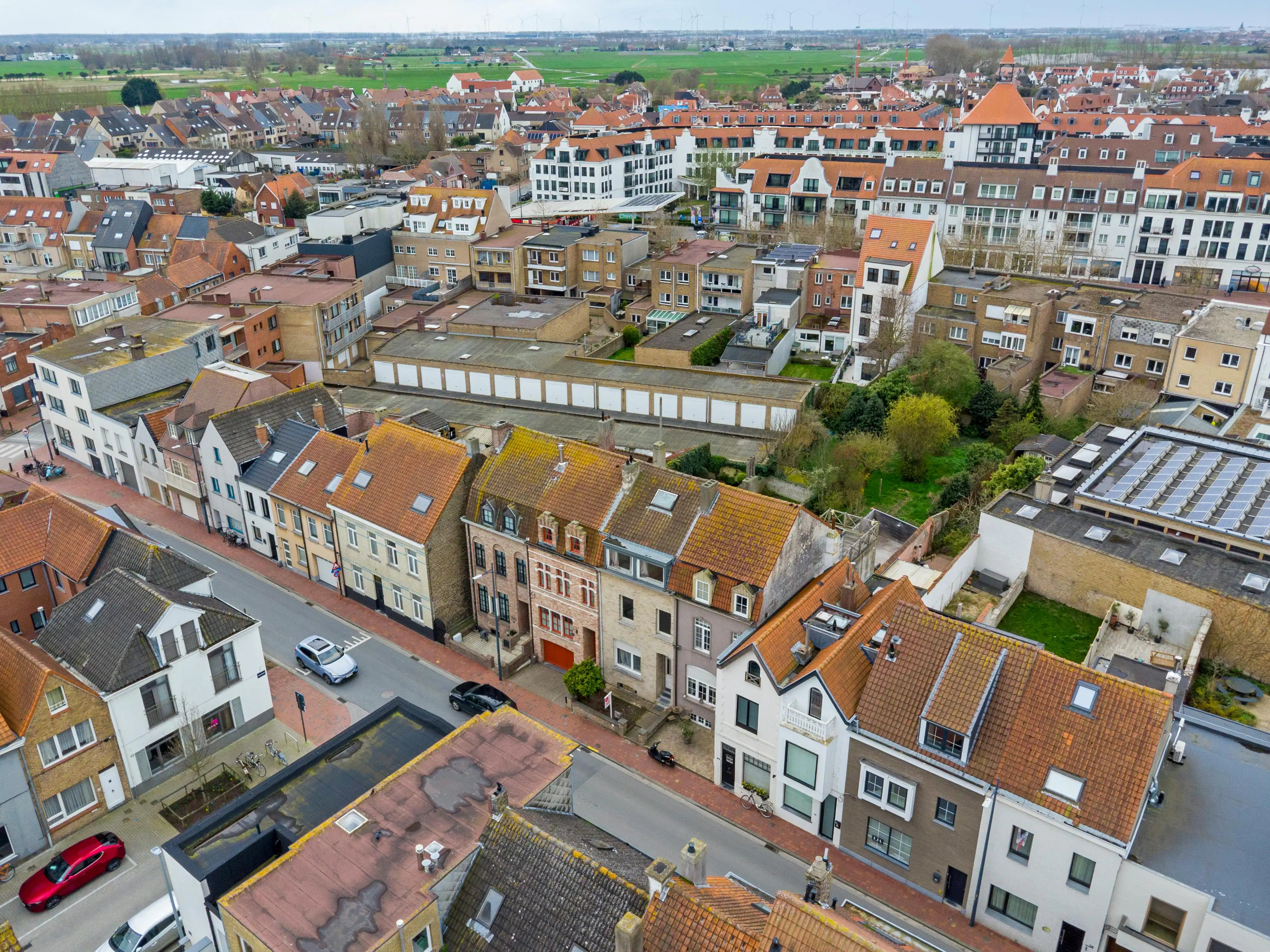 Hoofdfoto van de publicatie: Uniek te renoveren huis met grote tuin te koop in Knokke
