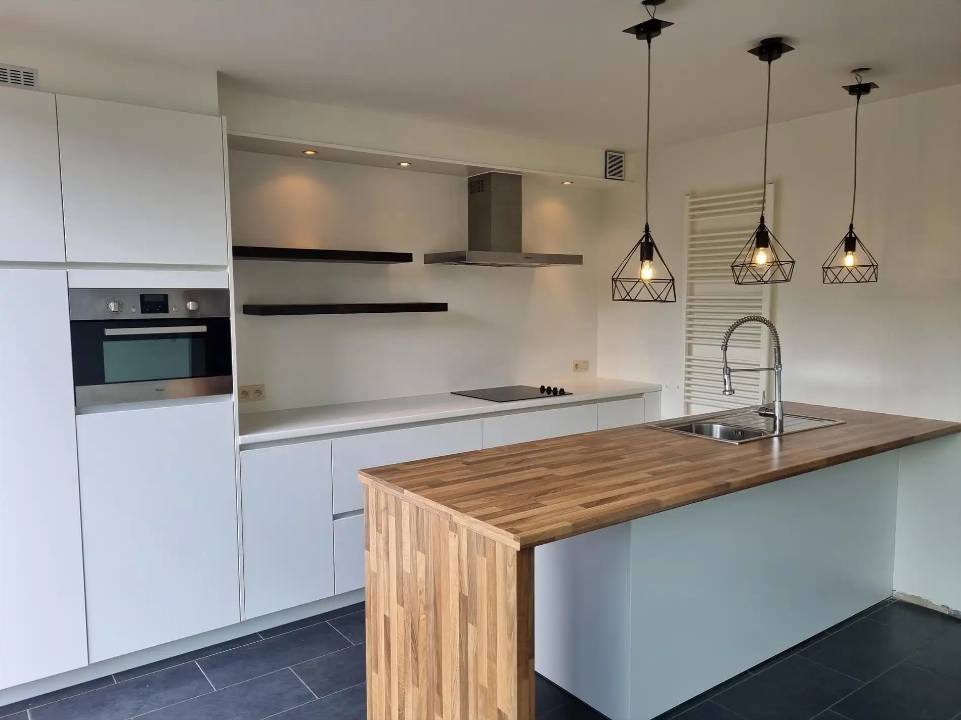 Knap gelijkvloers éénslaapkamerappartement met tuin en garagebox. foto 6