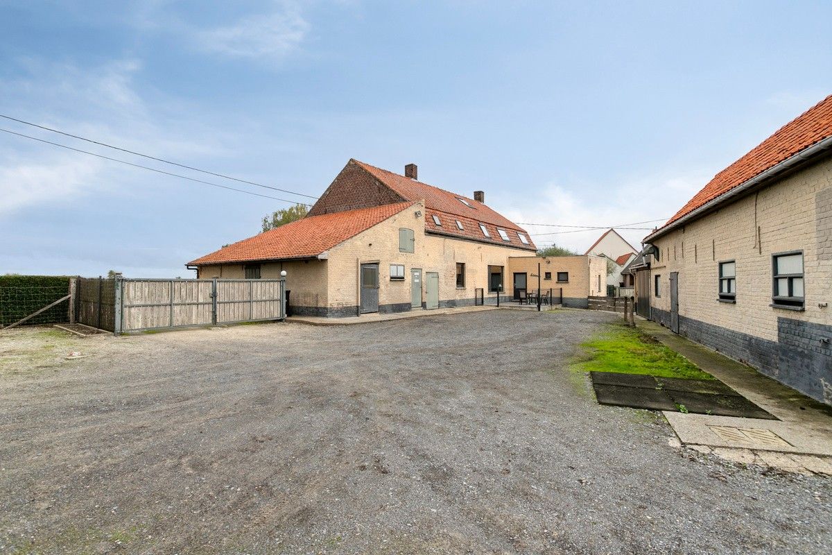 Ruime instapklare hoeve met diverse bijgebouwen foto 16
