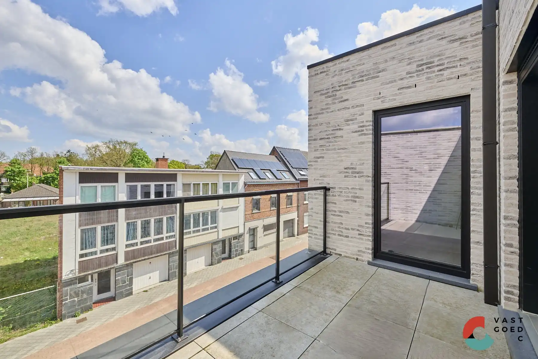 Instapklaar appartement met terras nabij het centrum foto 12