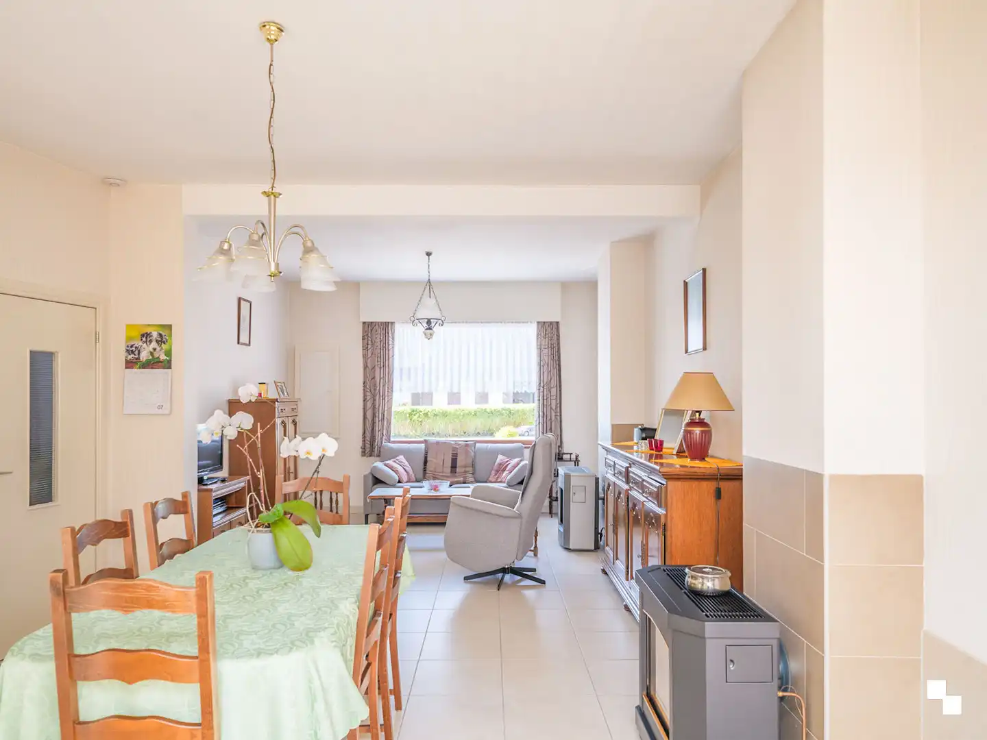 Op te frissen woning met gezellige tuin in het hart van Merelbeke foto 2