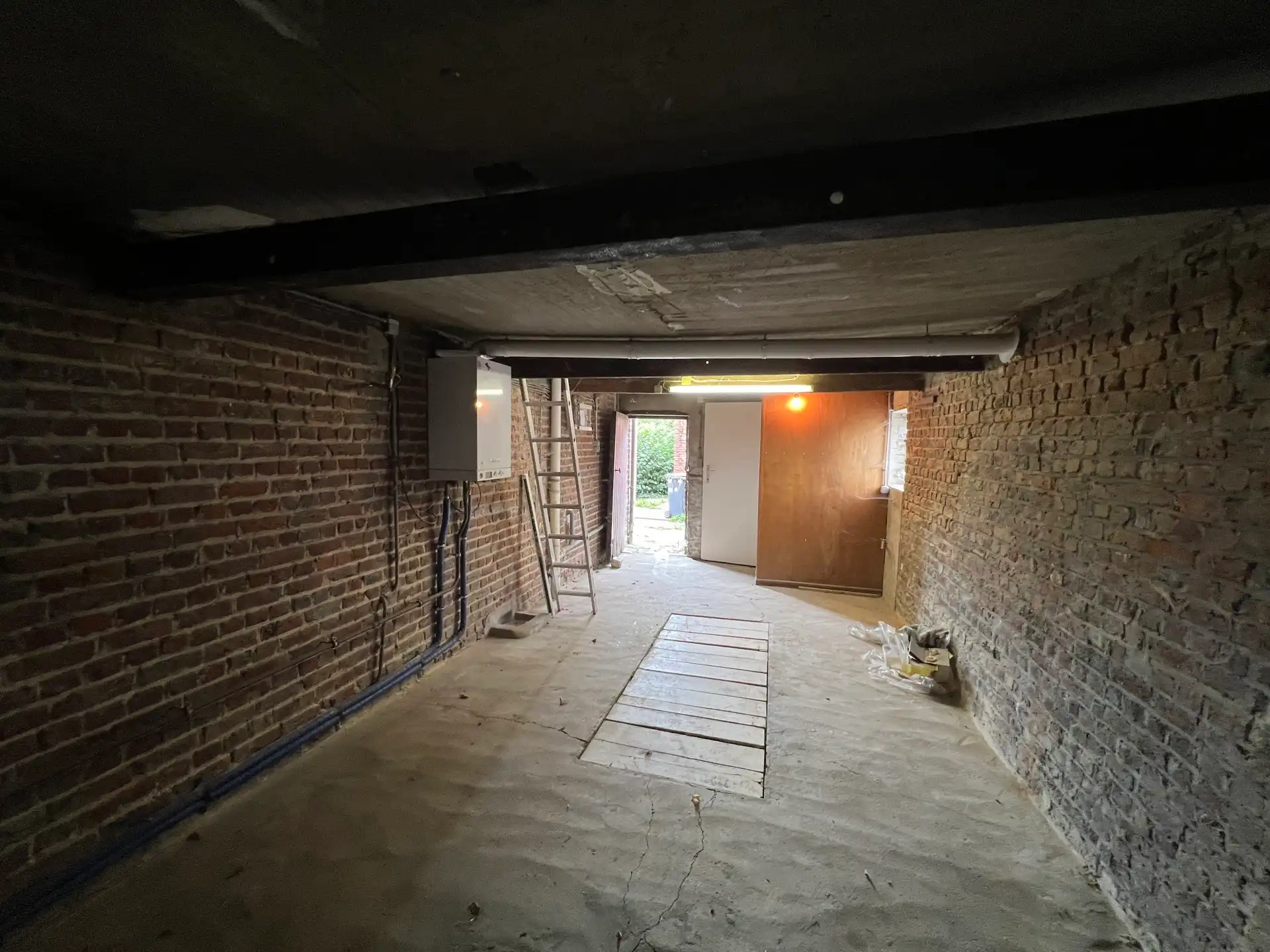 Fantastisch mooi en rustig gelegen te renoveren woning  foto 24