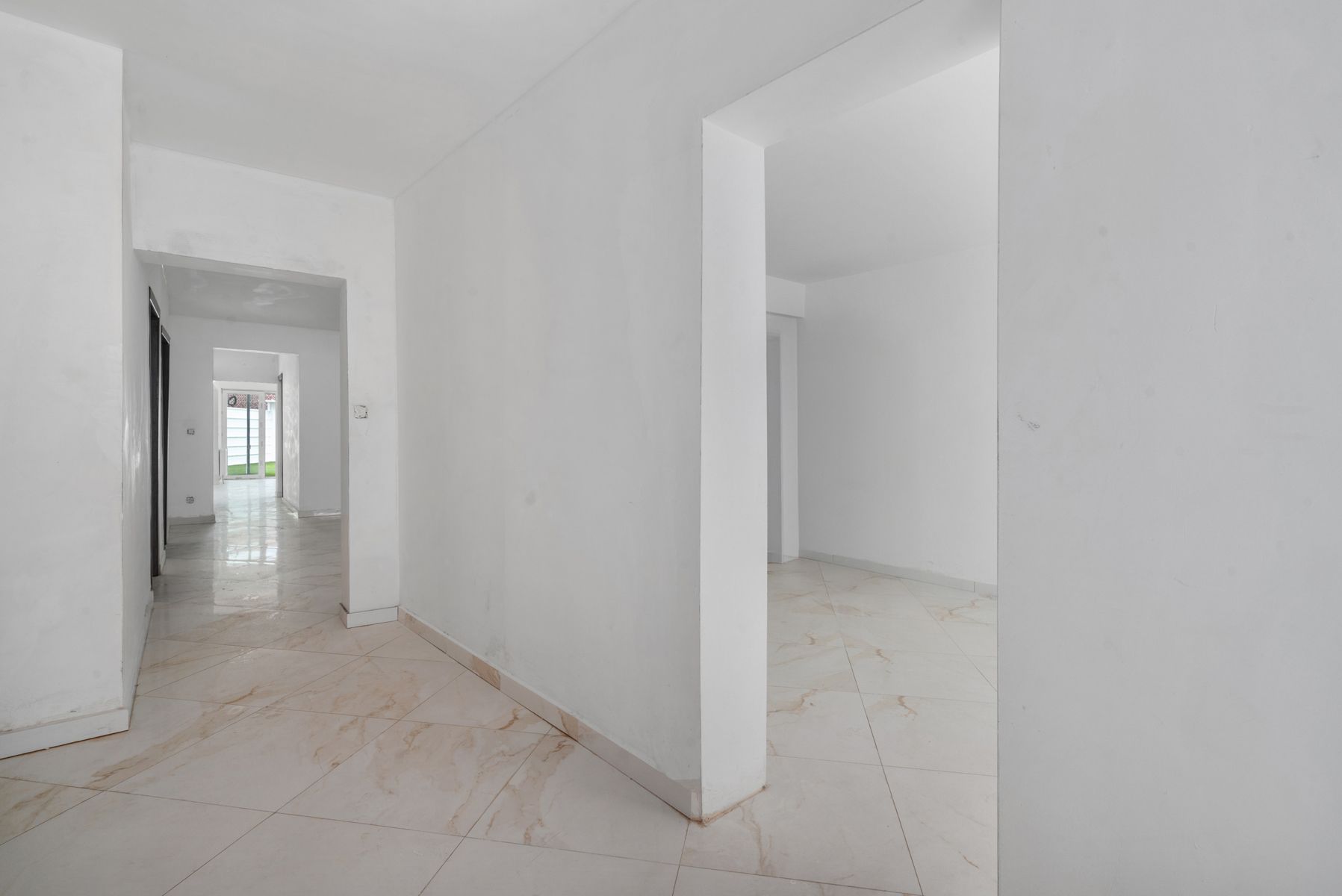 Gelijkvloers appartement 152 m² met tuin van 60 m² foto 2