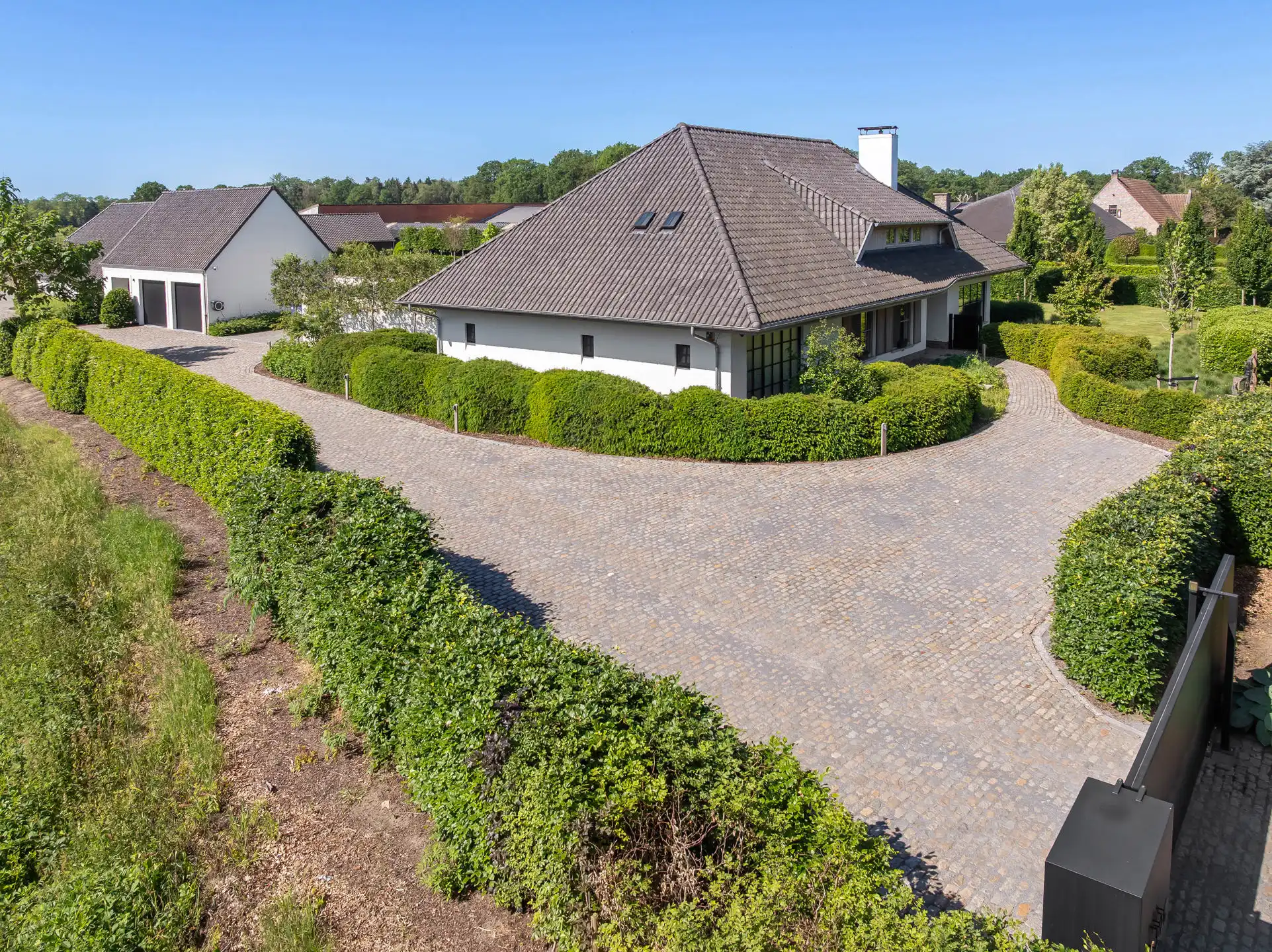 Luxueuze villa met bijgebouw en mogelijkheid tot aankoop achtergelegen weilanden.  foto 27