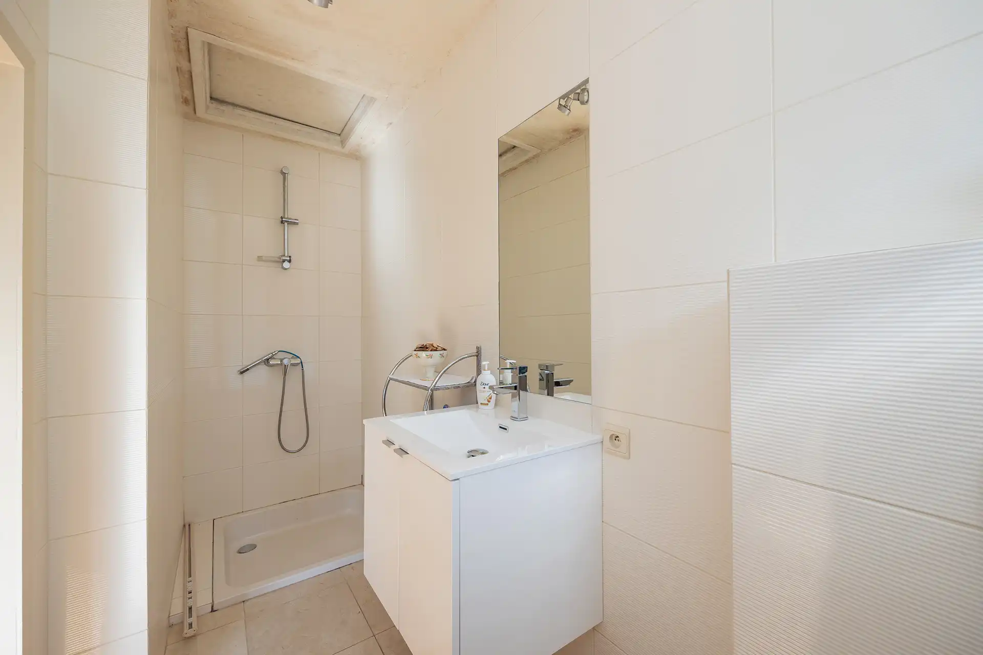 Ruime villa met 4 slpk's en 3 badkamers op toplocatie foto 22