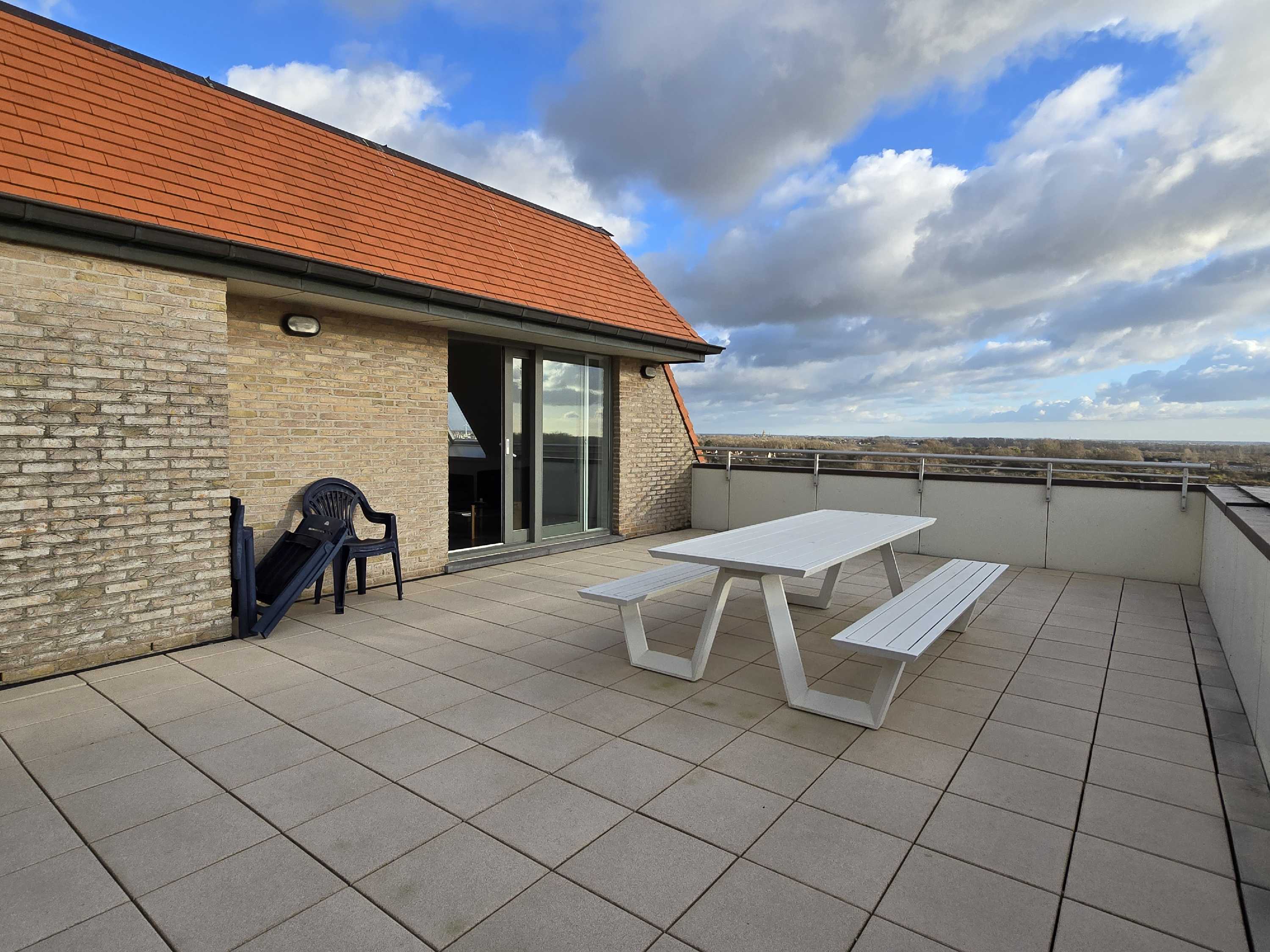 Zuidgerichte penthouse met een schitterend duinenzicht te Nieuwpoort foto 2